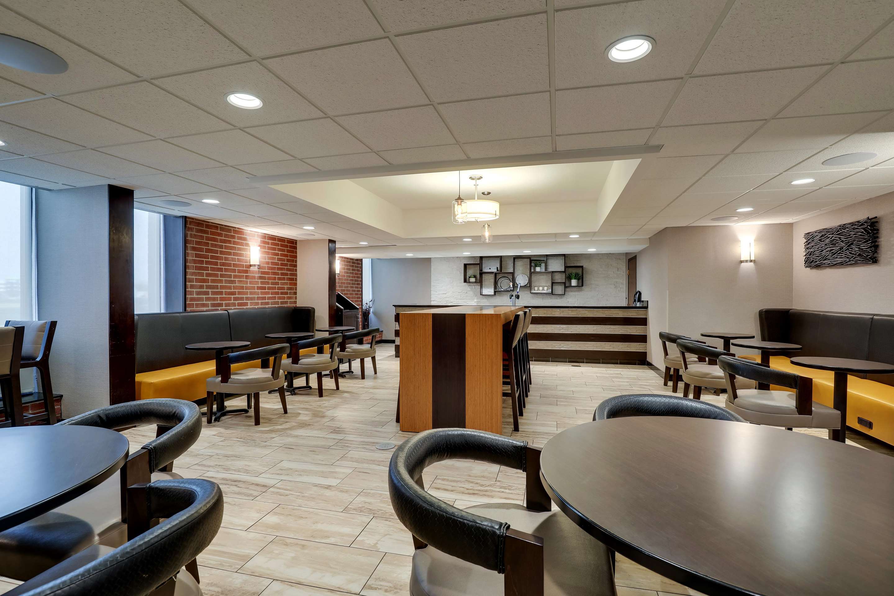 Kickback Lounge | Drury Inn & Suites Springfield