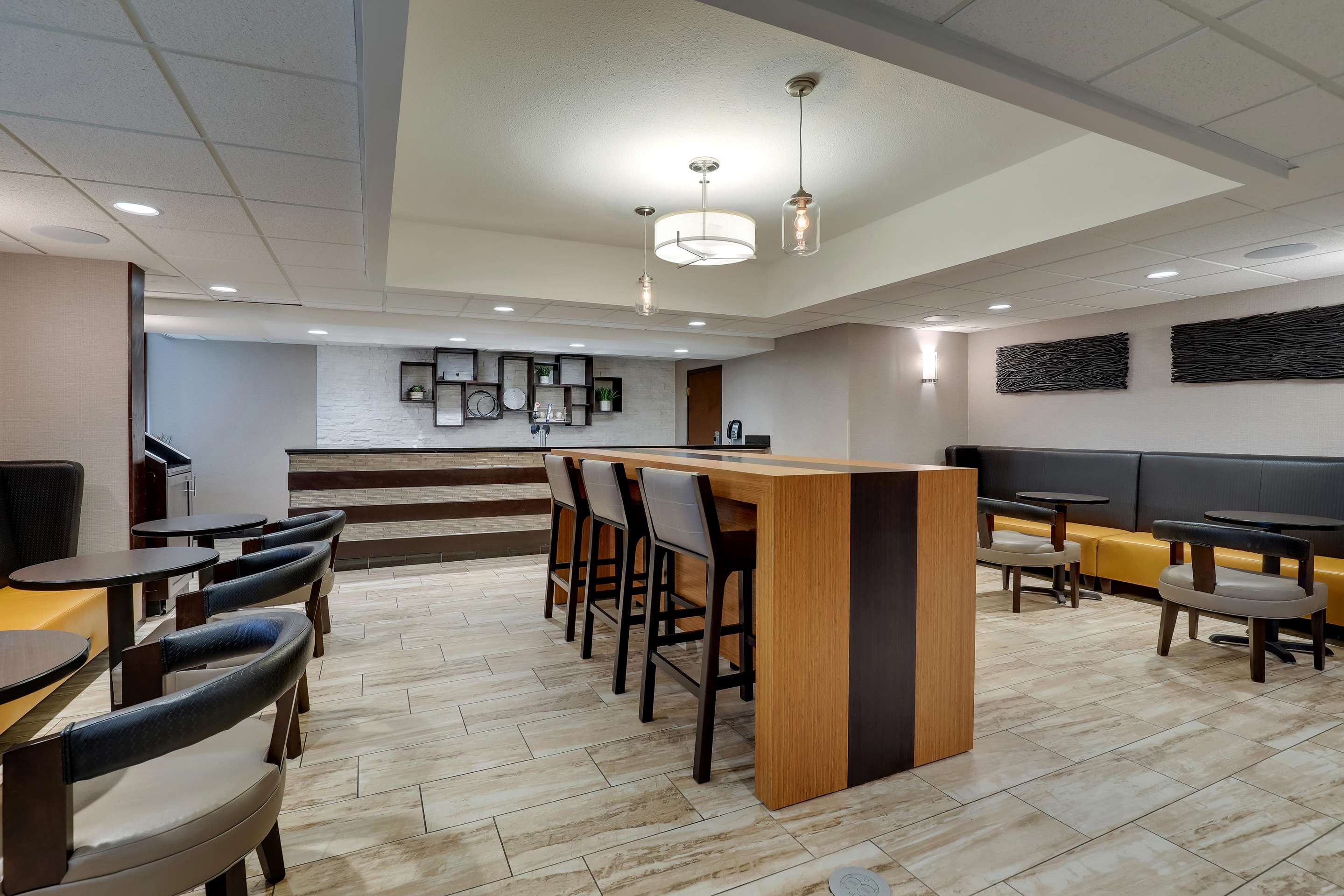 Kickback Lounge | Drury Inn & Suites Springfield