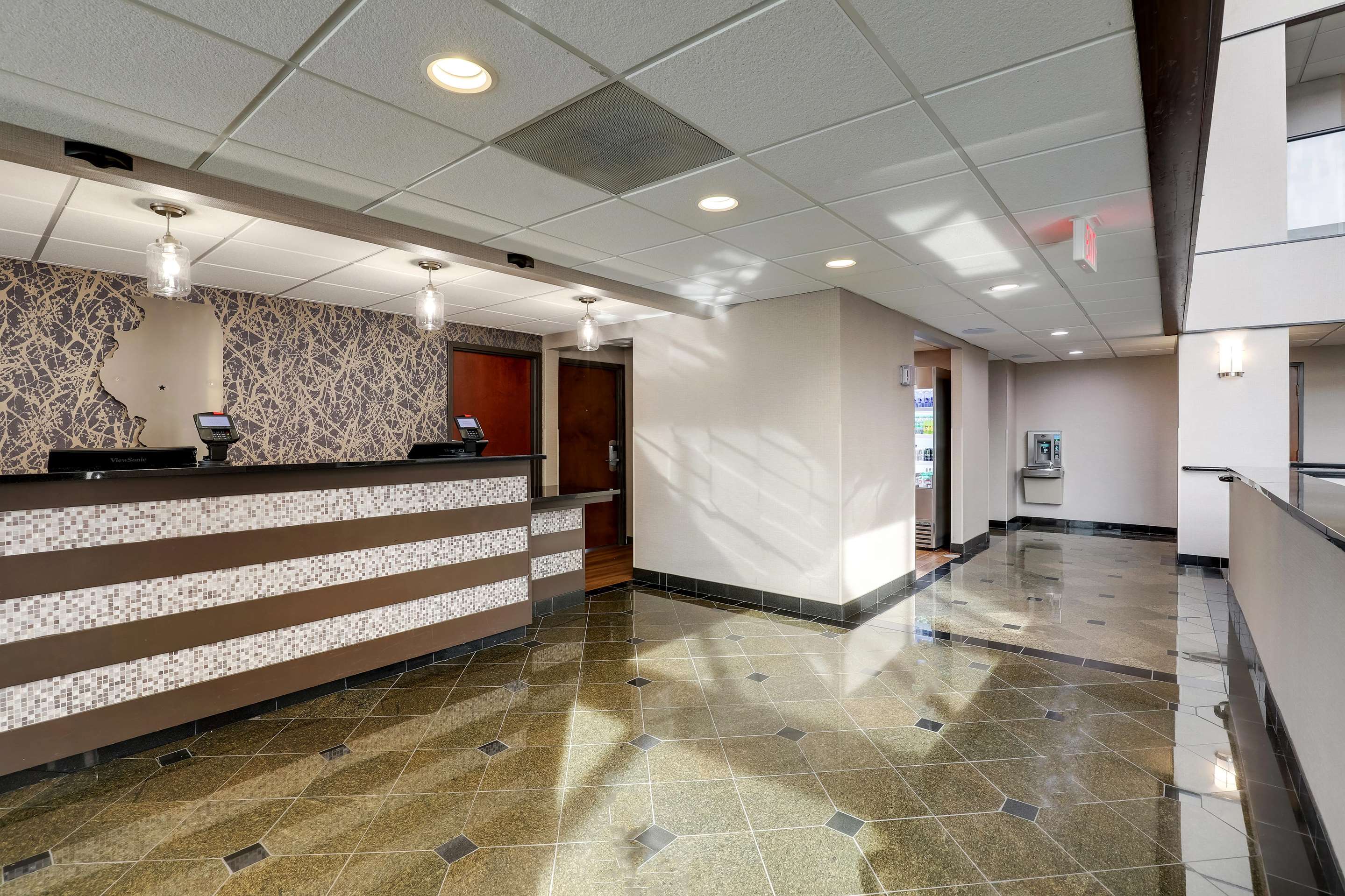 Lobby | Drury Inn & Suites Springfield