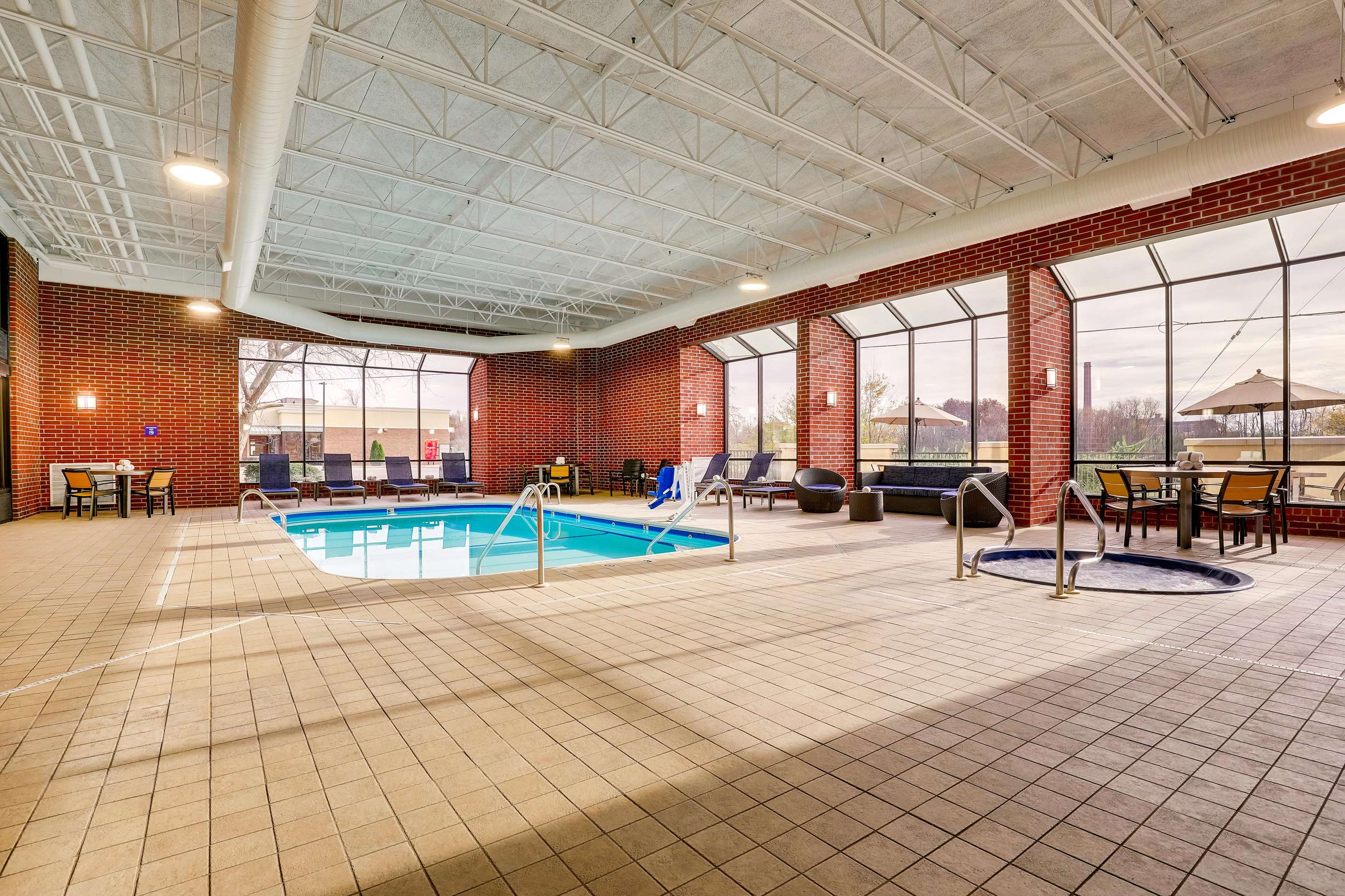 Pool | Drury Inn & Suites Springfield