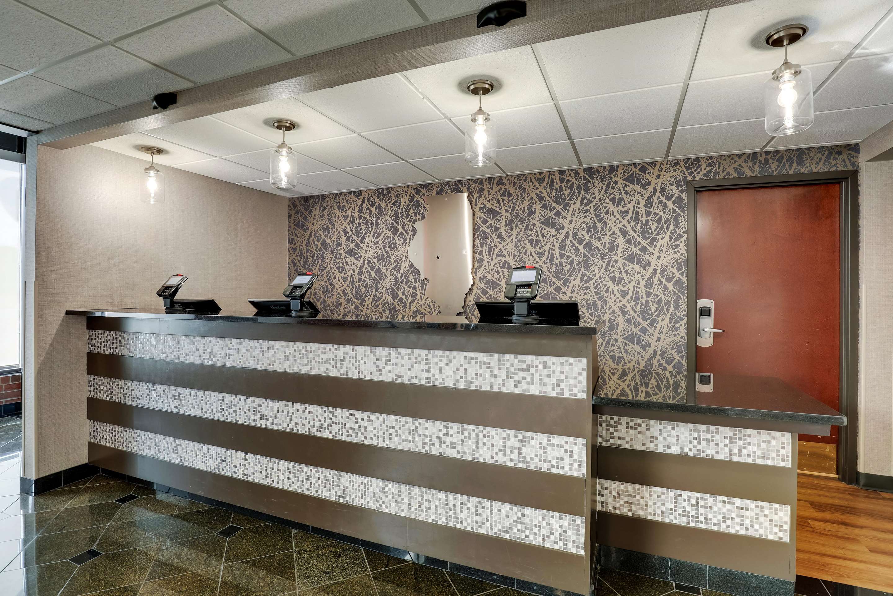 Front Desk | Drury Inn & Suites Springfield