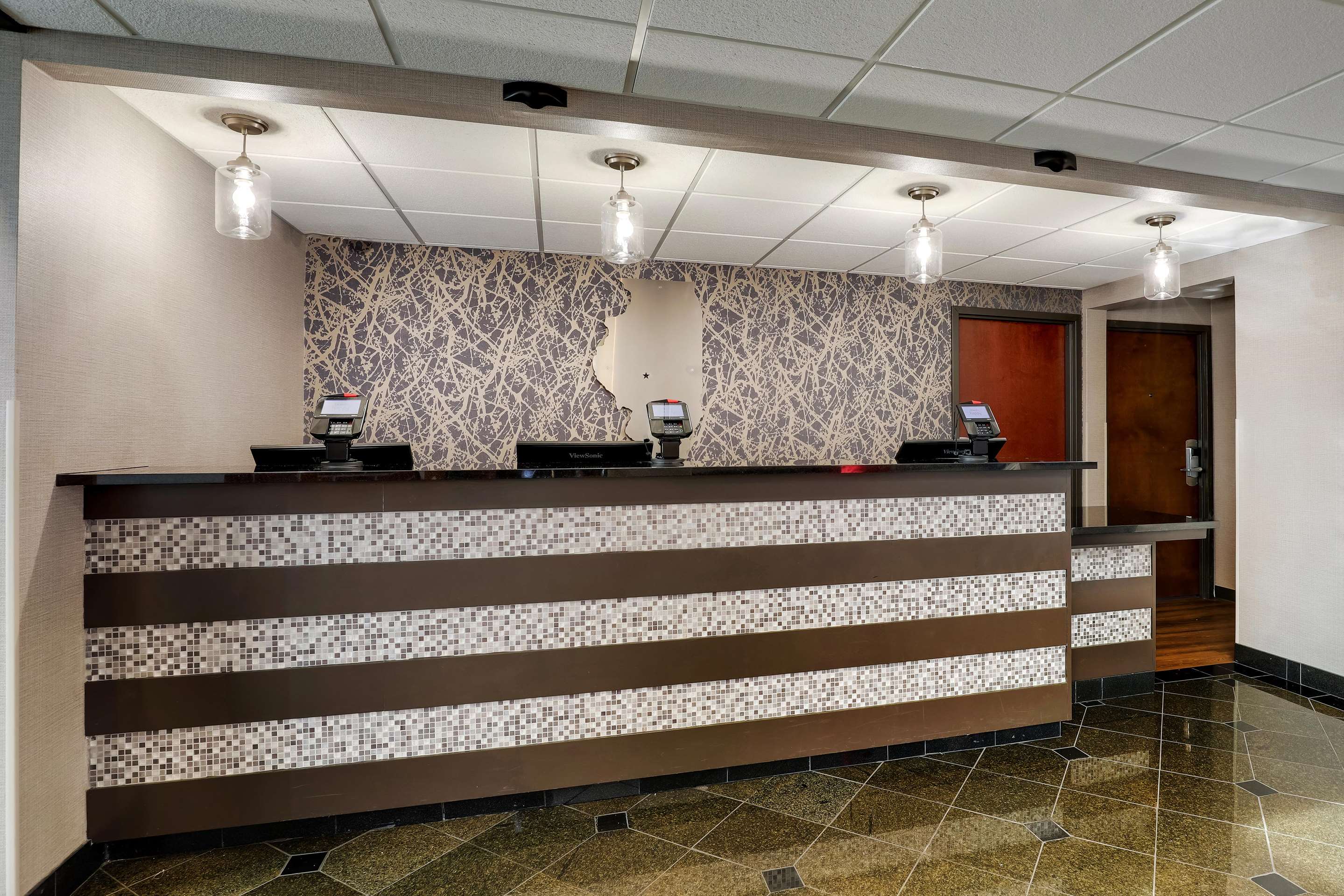 Front Desk | Drury Inn & Suites Springfield