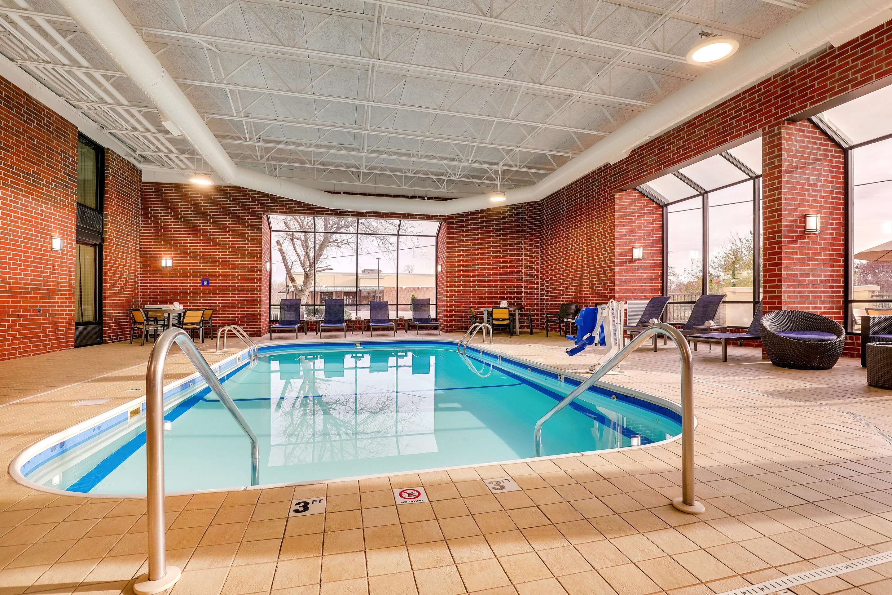 Pool | Drury Inn & Suites Springfield