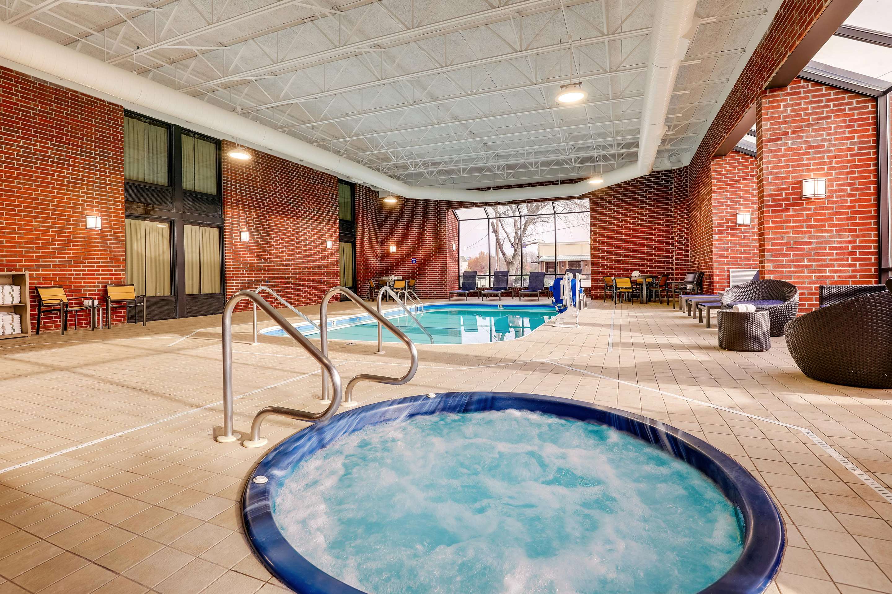 Pool | Drury Inn & Suites Springfield