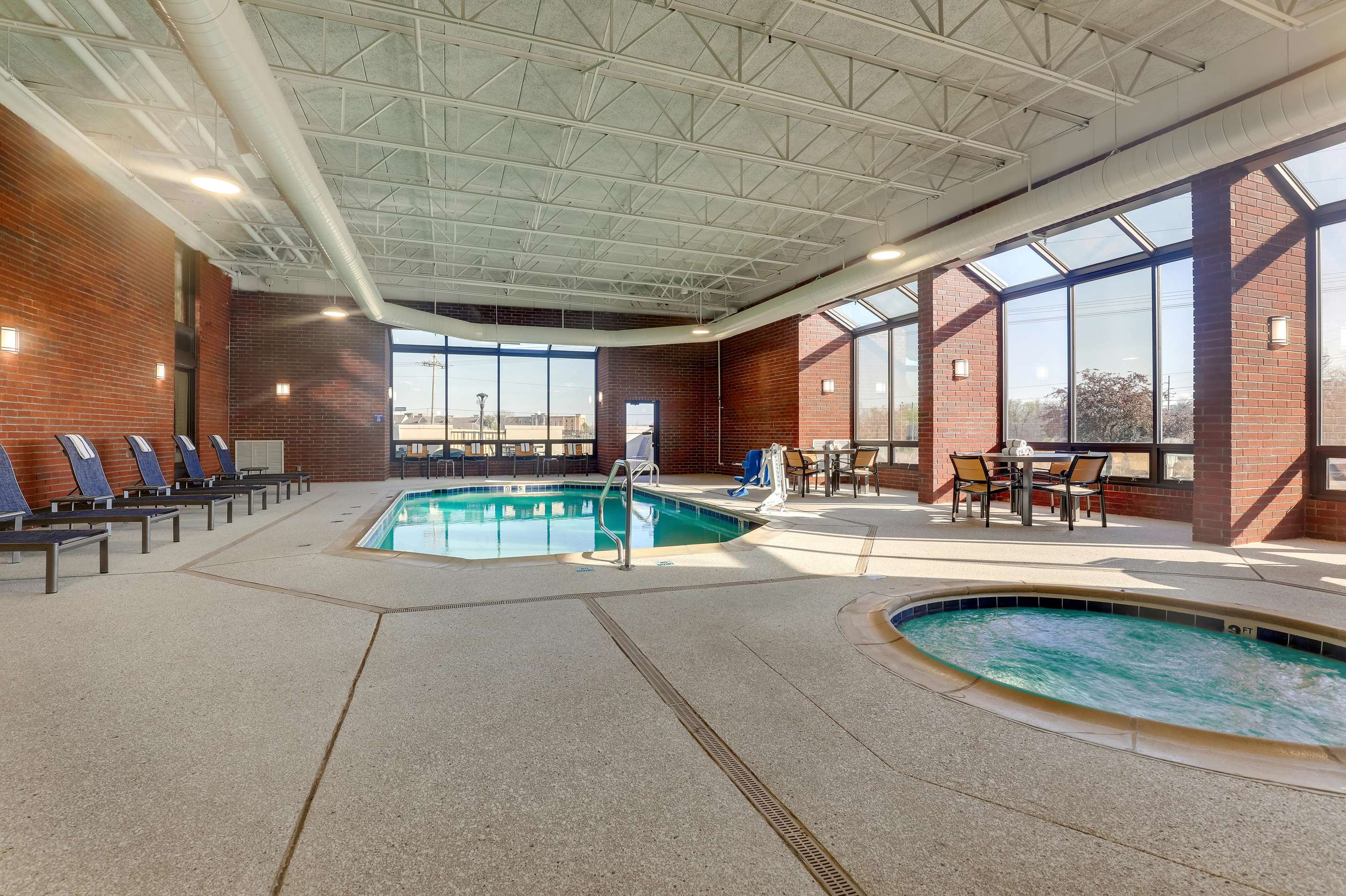 Pool | Drury Inn Paducah