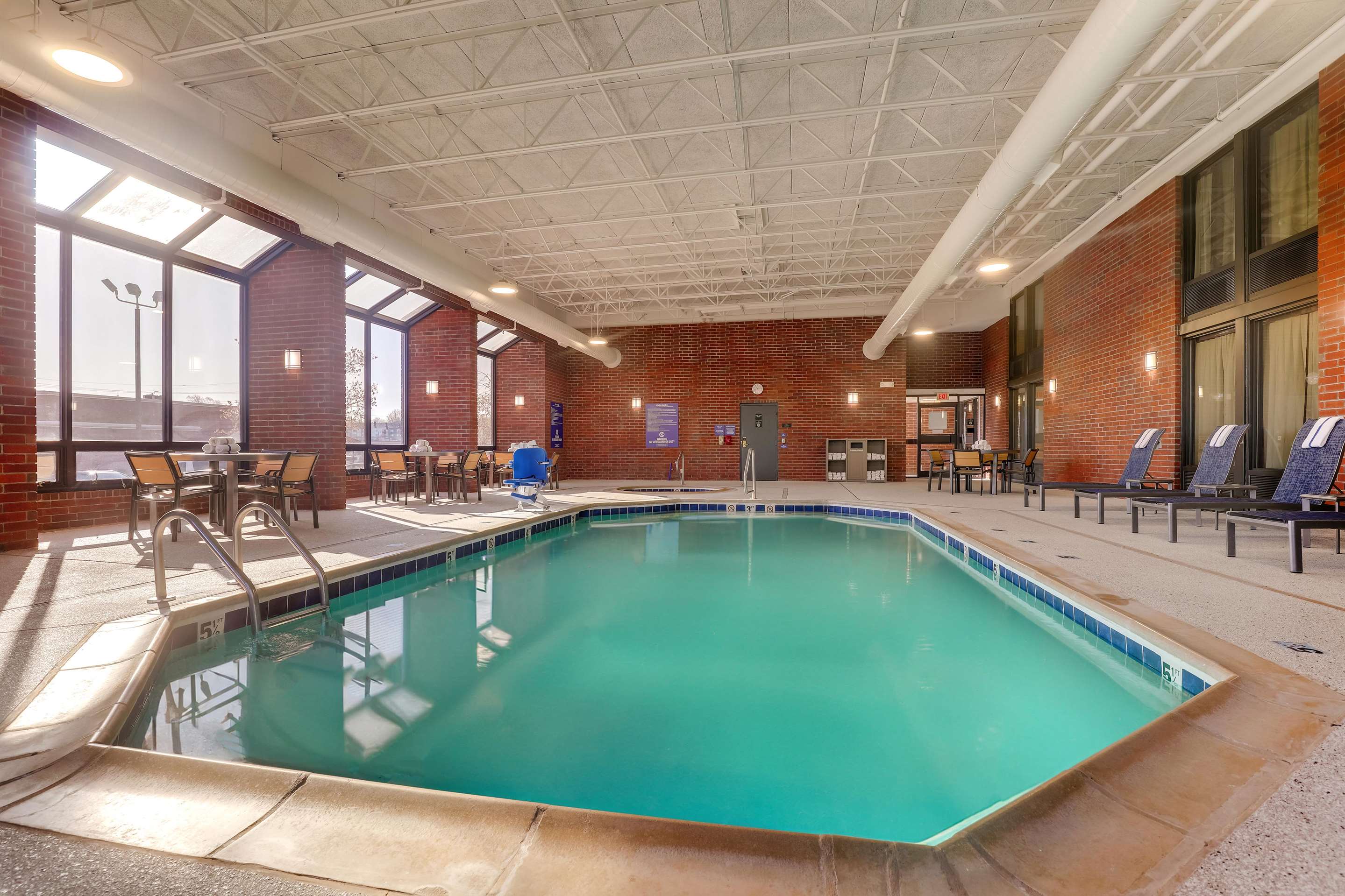 Pool | Drury Inn Paducah