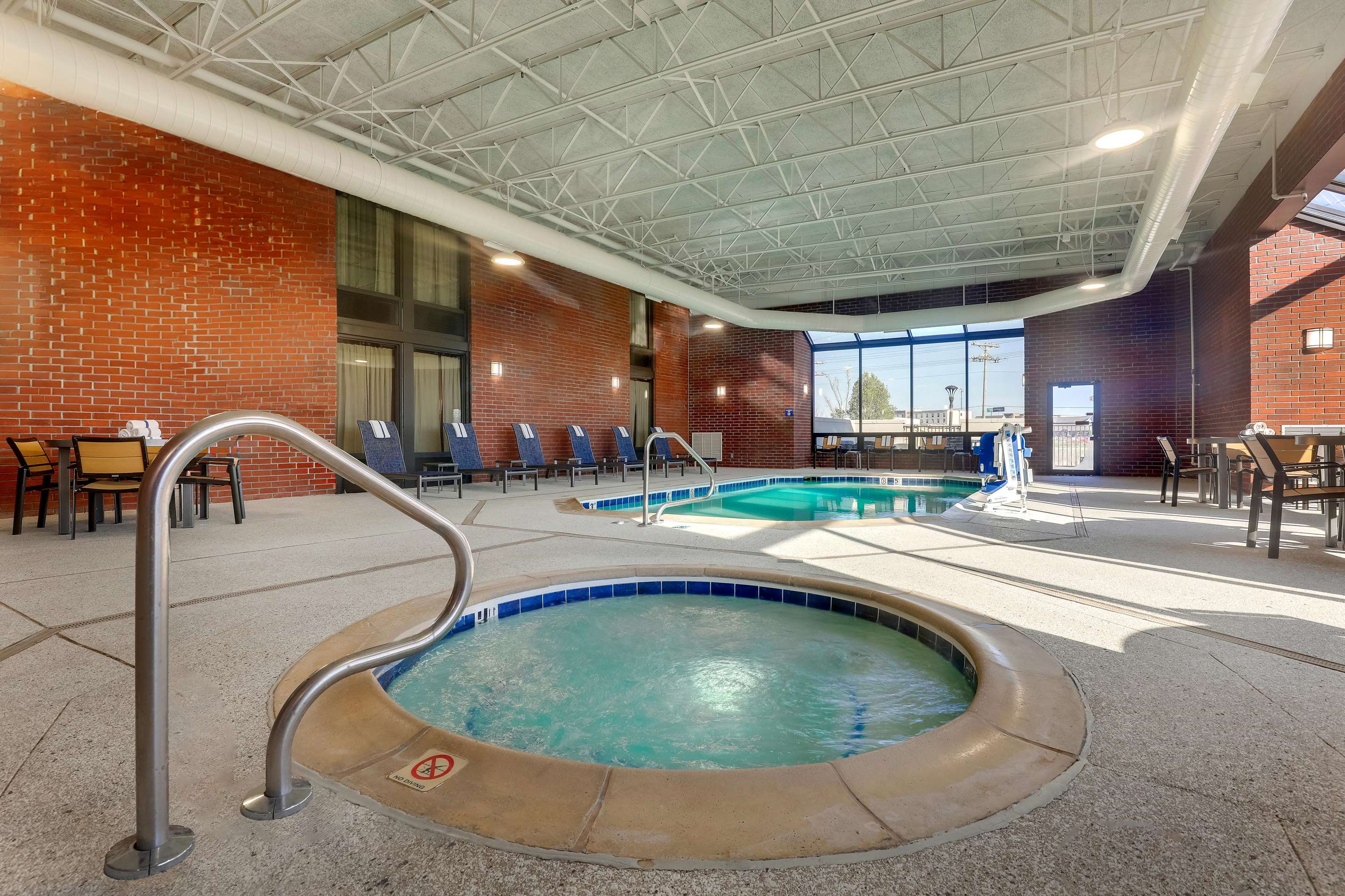 Pool | Drury Inn Paducah
