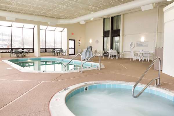 Pool - Drury Inn & Suites Airport St Louis - I-70, Exit 236
