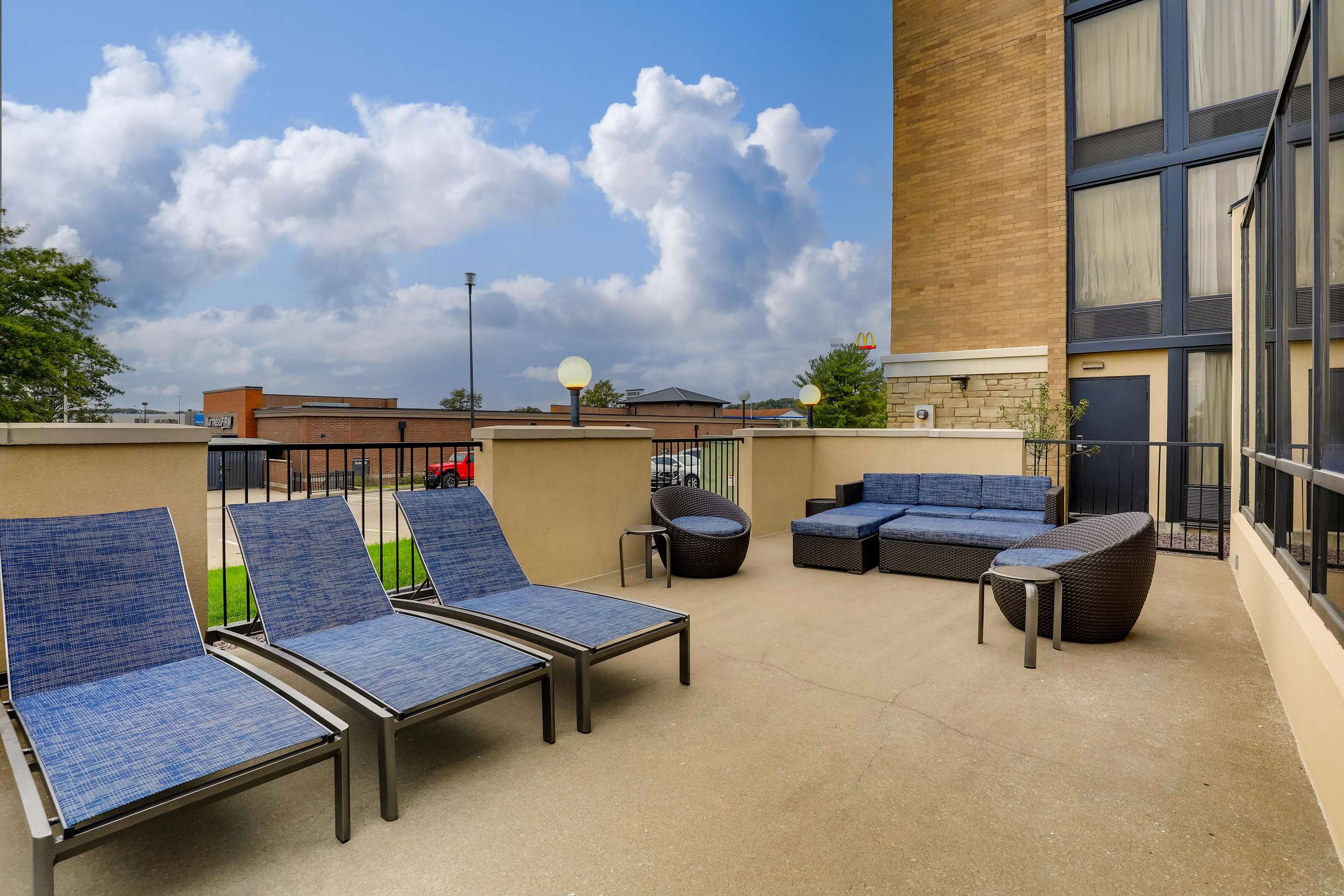 Patio | Drury Inn & Suites Cape Girardeau
