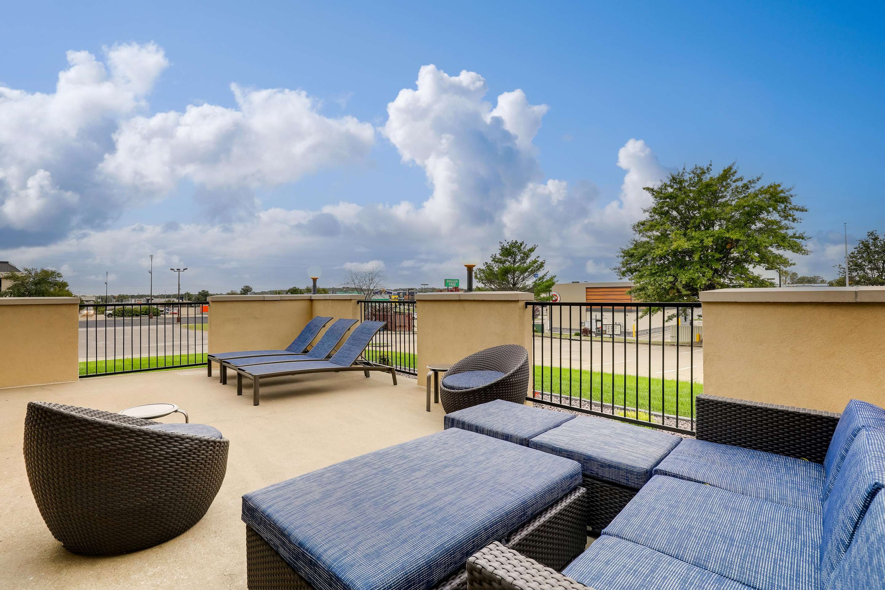 Patio | Drury Inn & Suites Cape Girardeau