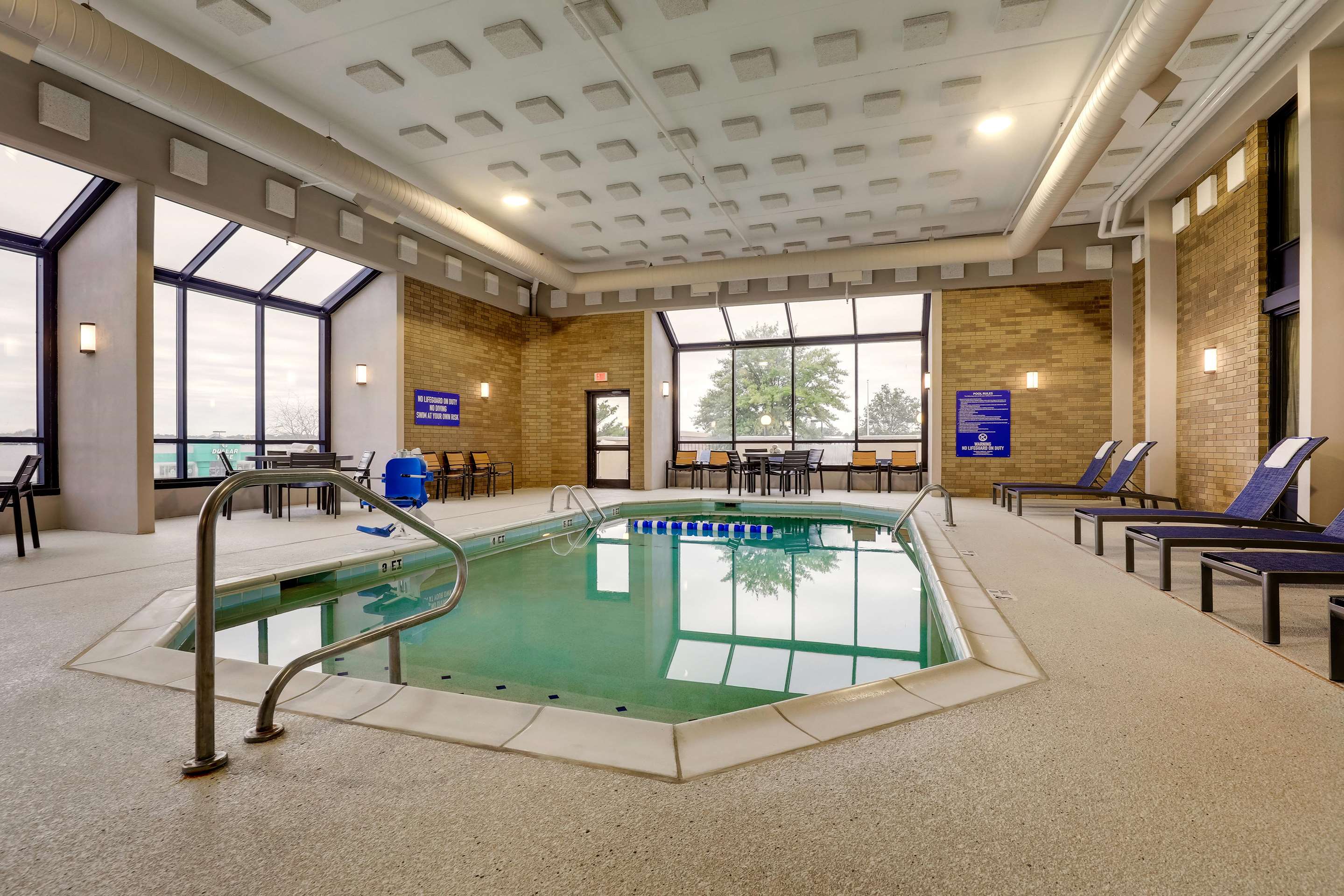 Pool | Drury Inn & Suites Cape Girardeau