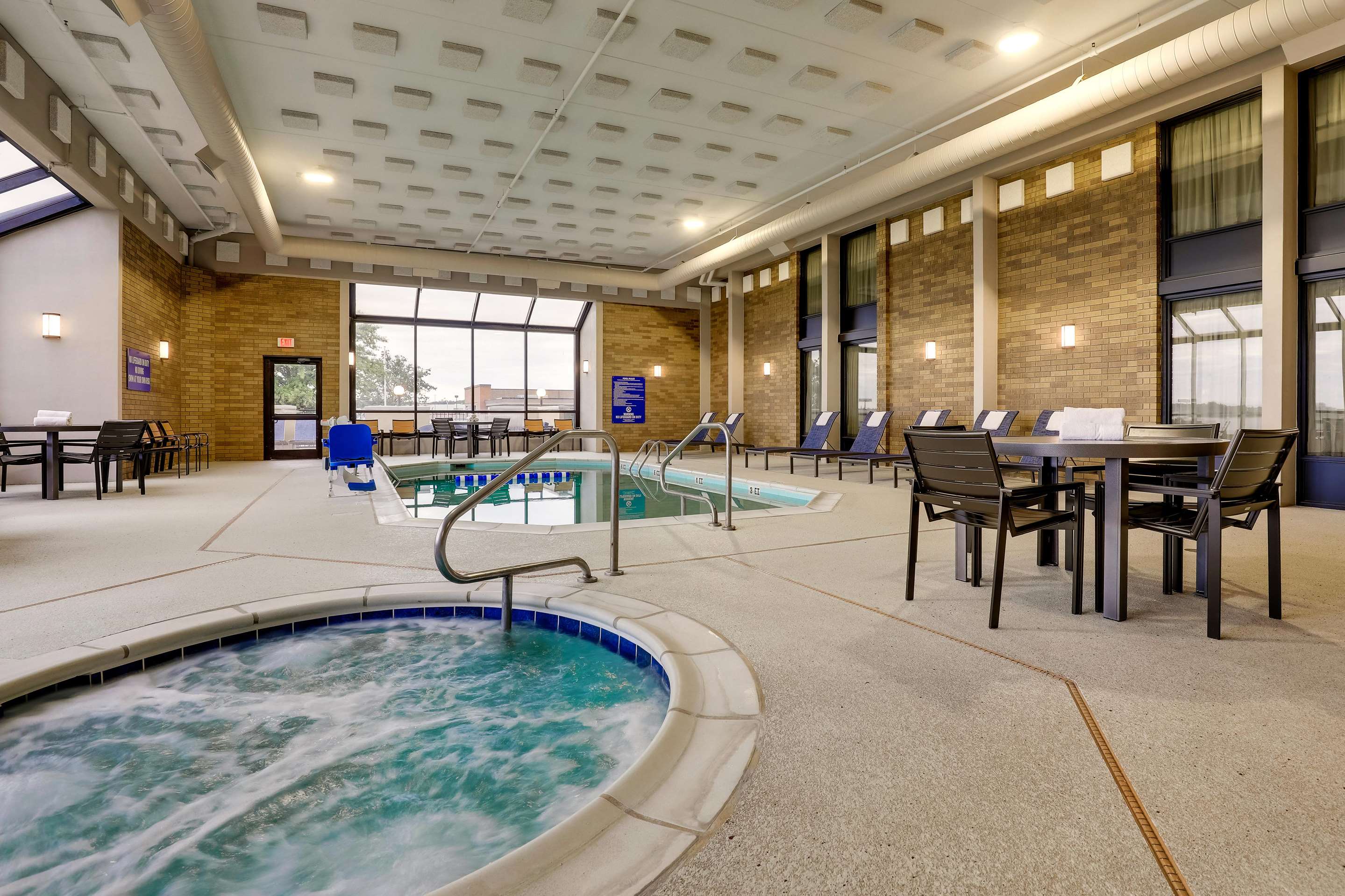Pool | Drury Inn & Suites Cape Girardeau