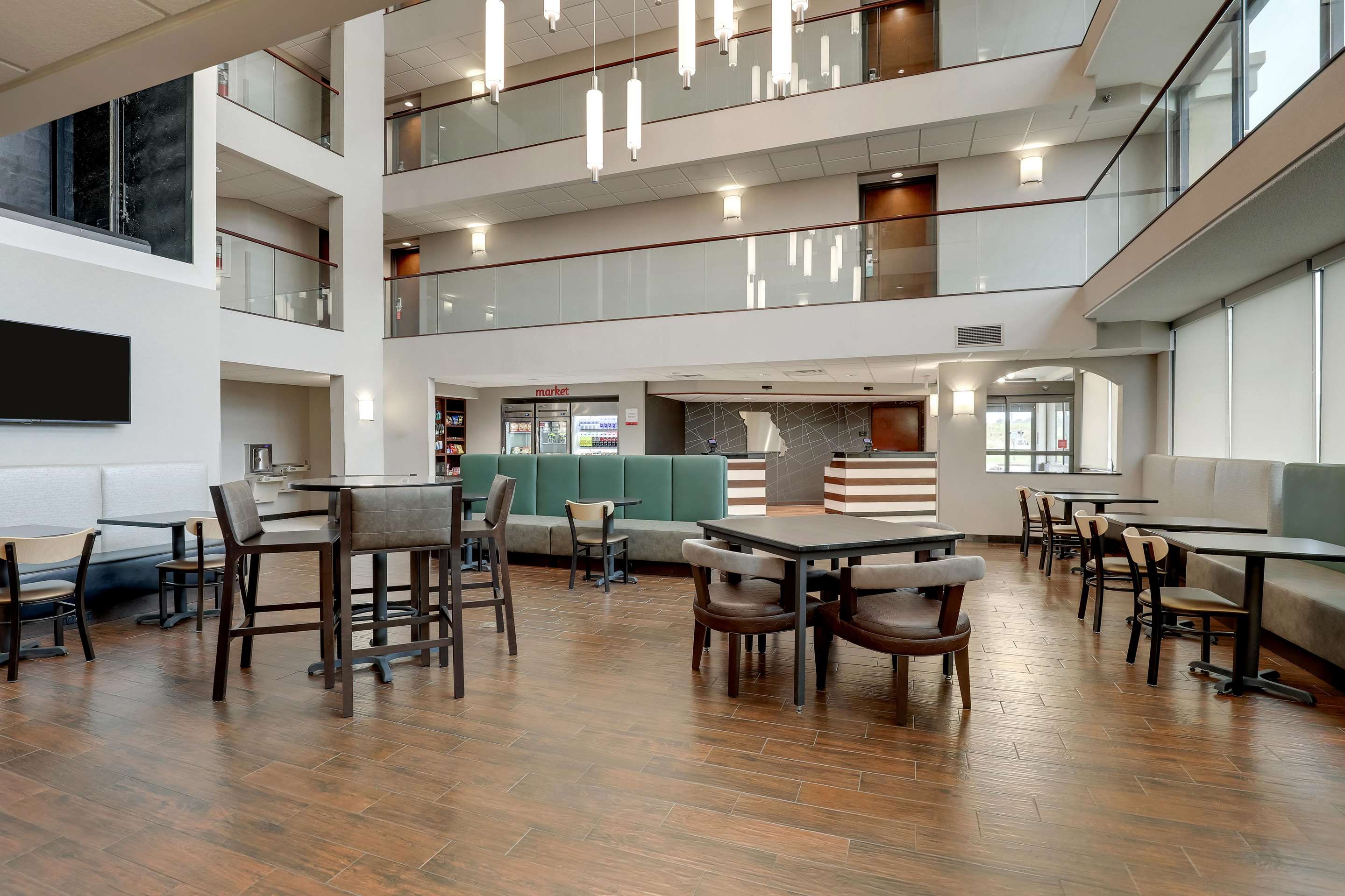 Dining Area | Drury Inn & Suites Cape Girardeau