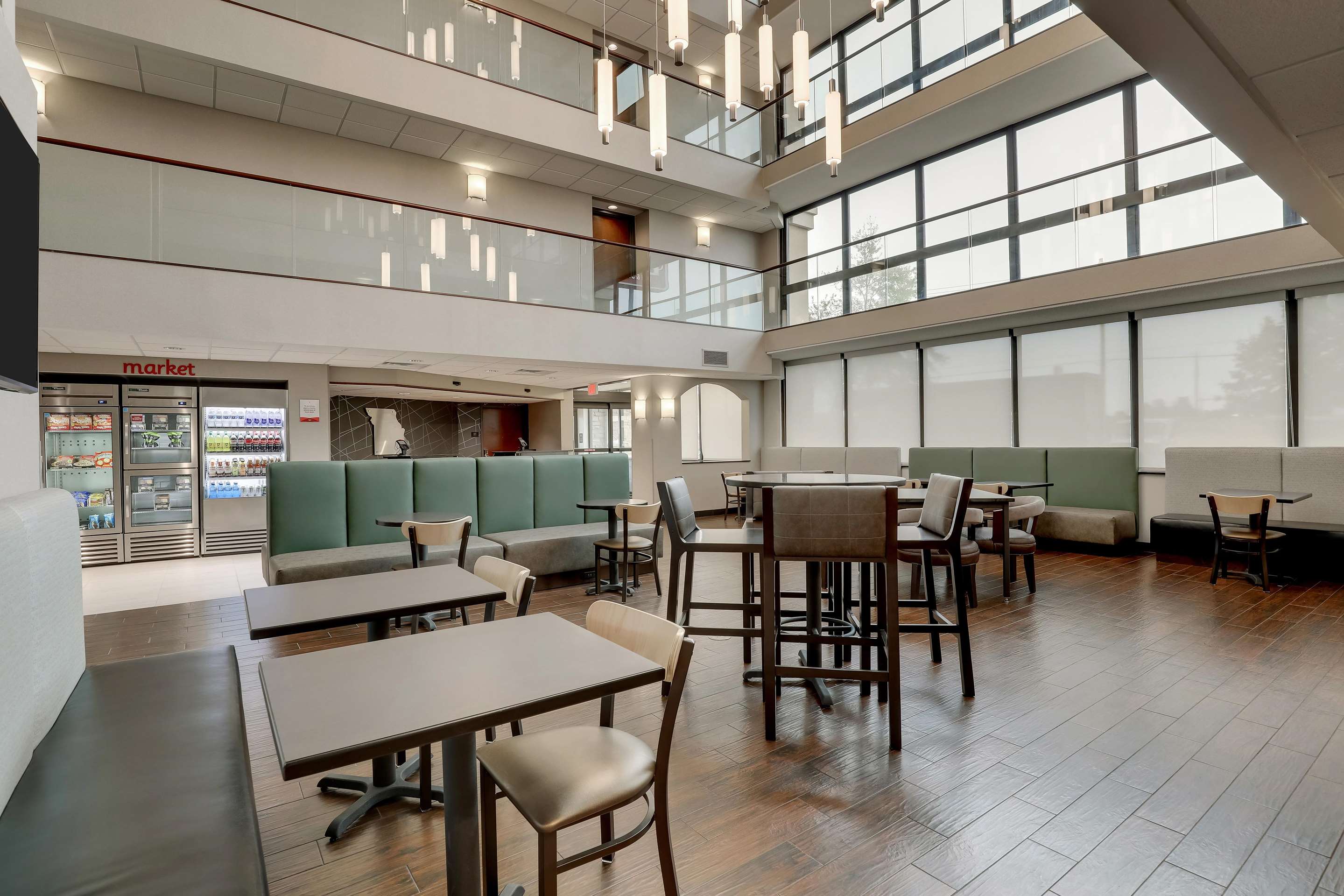 Dining Area | Drury Inn & Suites Cape Girardeau