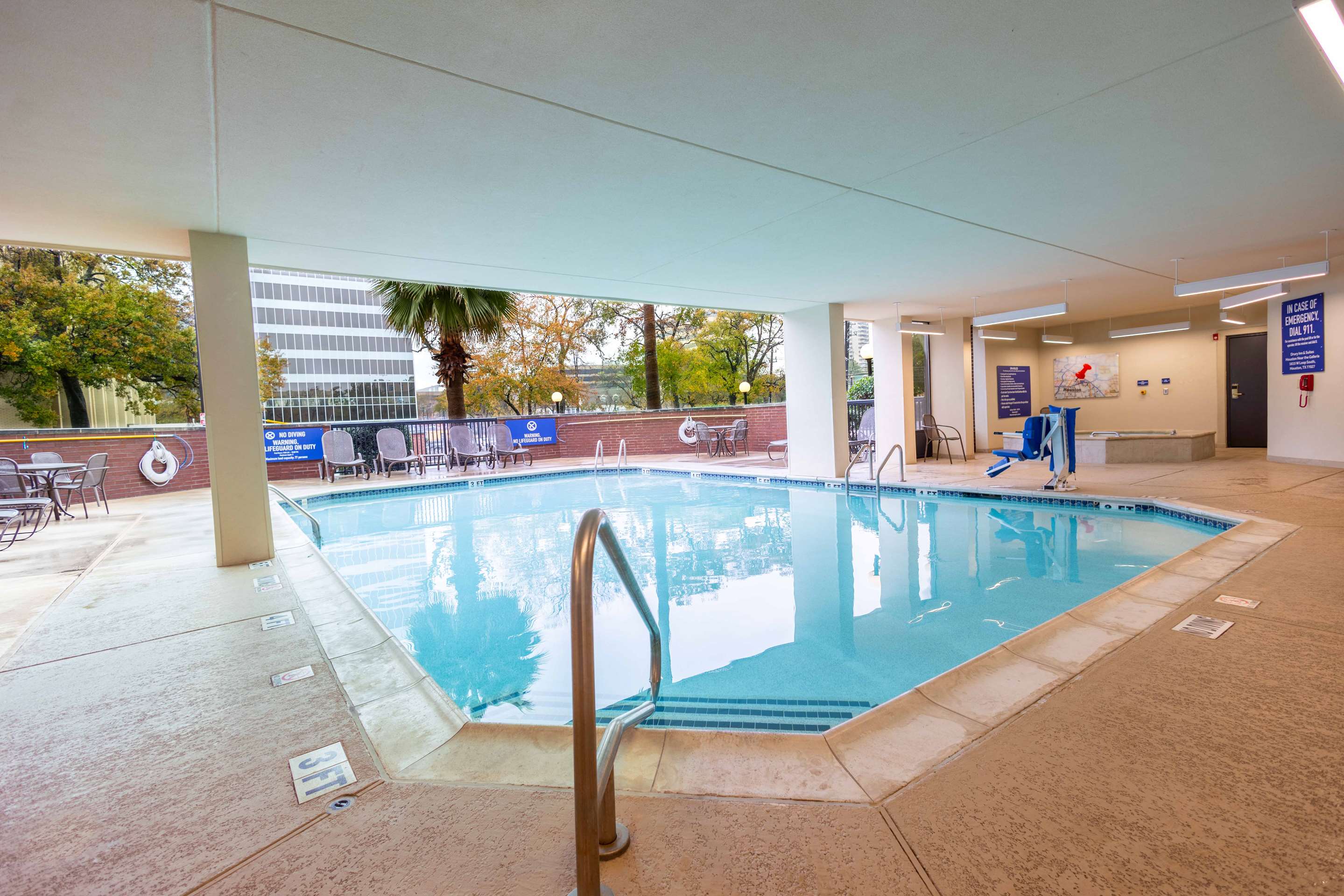 Pool | Drury Inn & Suites Houston Galleria