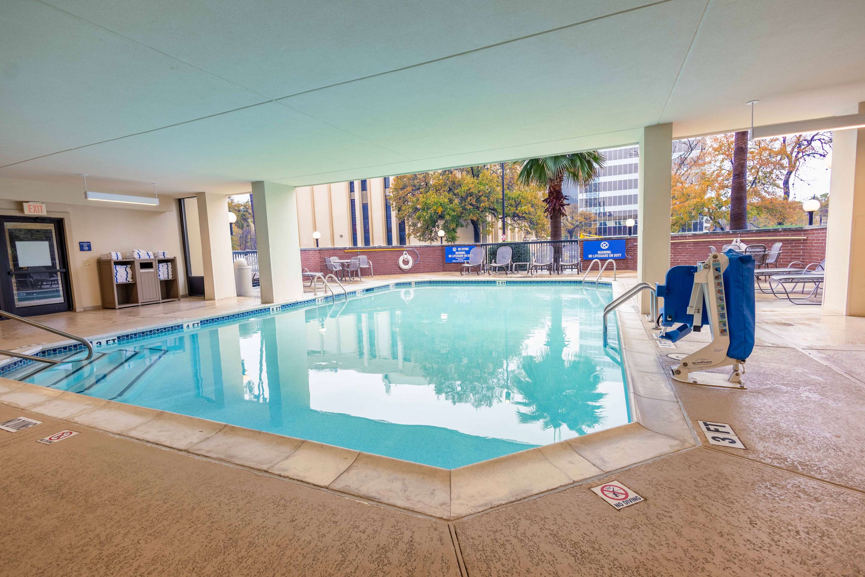 Pool | Drury Inn & Suites Houston Galleria