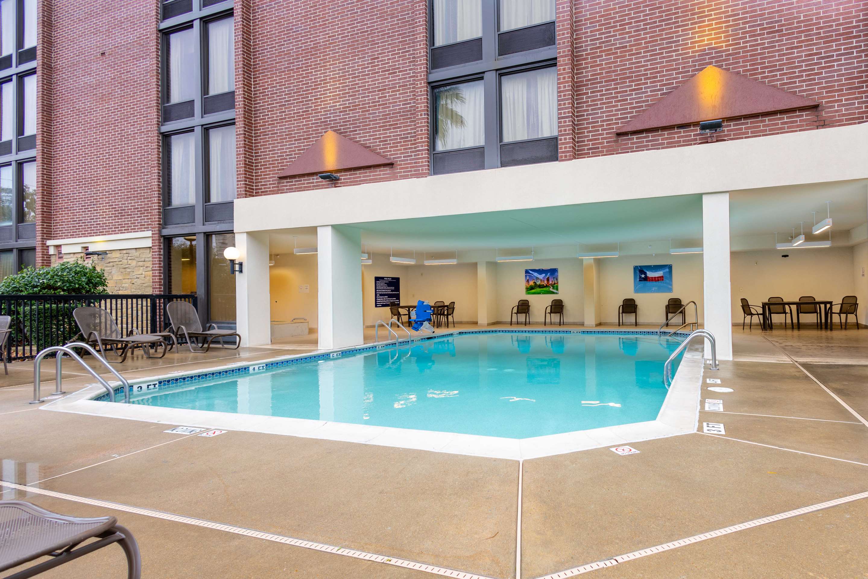 Pool | Drury Inn & Suites Houston Galleria