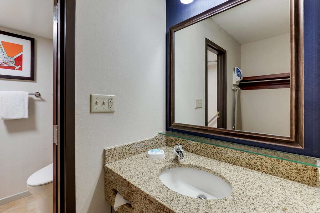 Drury Inn and Suites St Louis St Peters-guestroom-Guest Room,Bathroom,On-Site.jpg