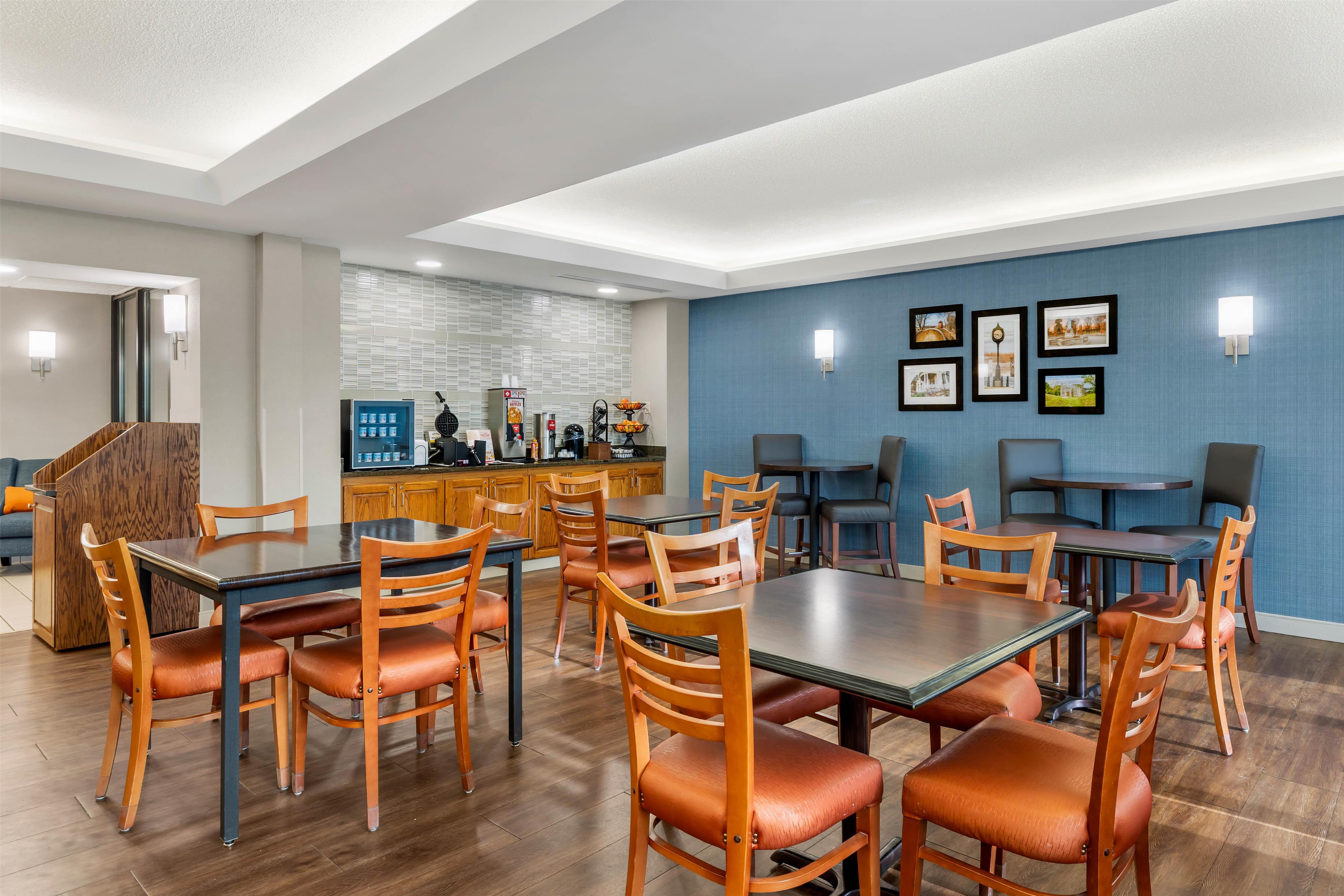 Dining Area | Pear Tree Inn Cape Girardeau West