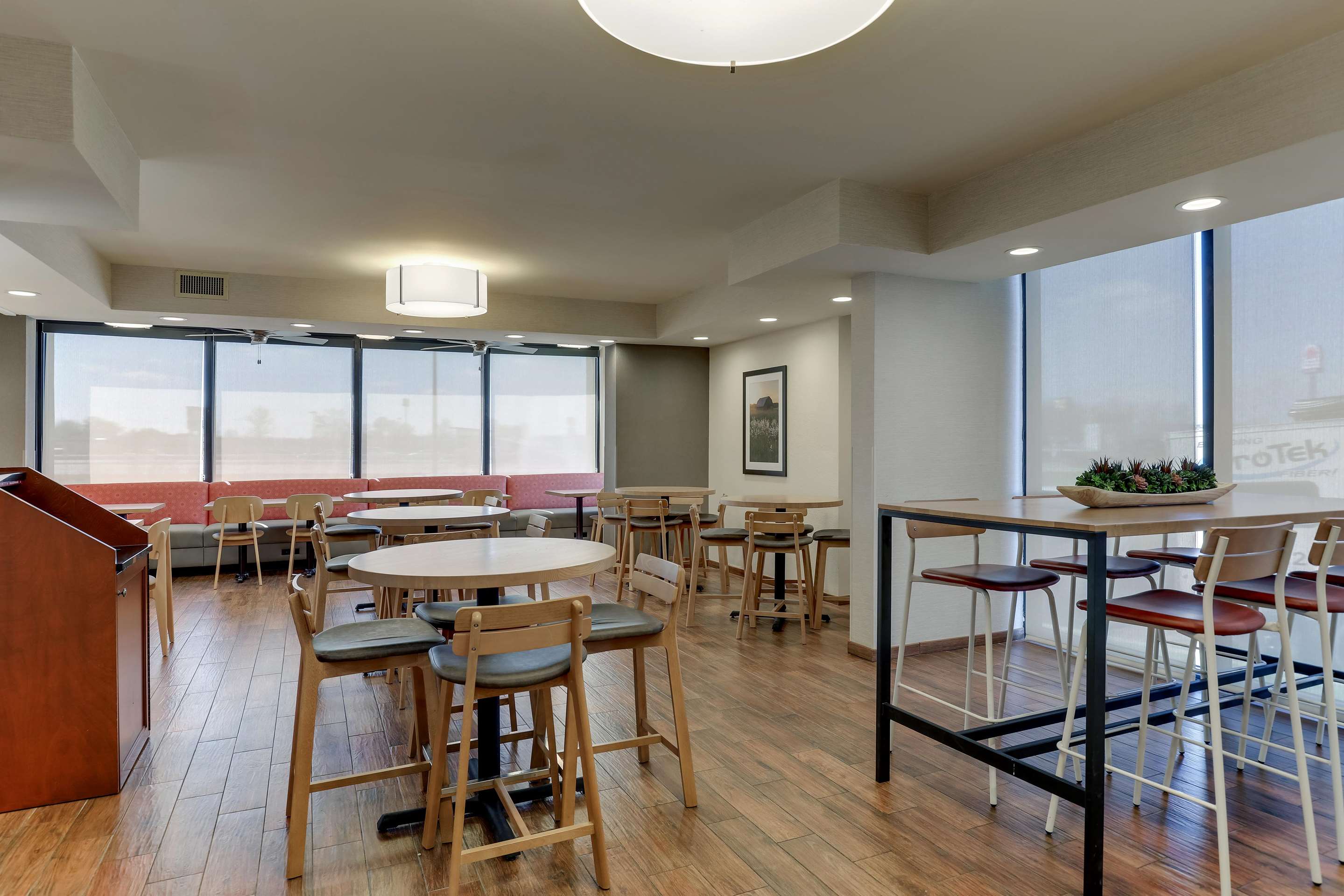 Dining Area | Drury Inn Marion
