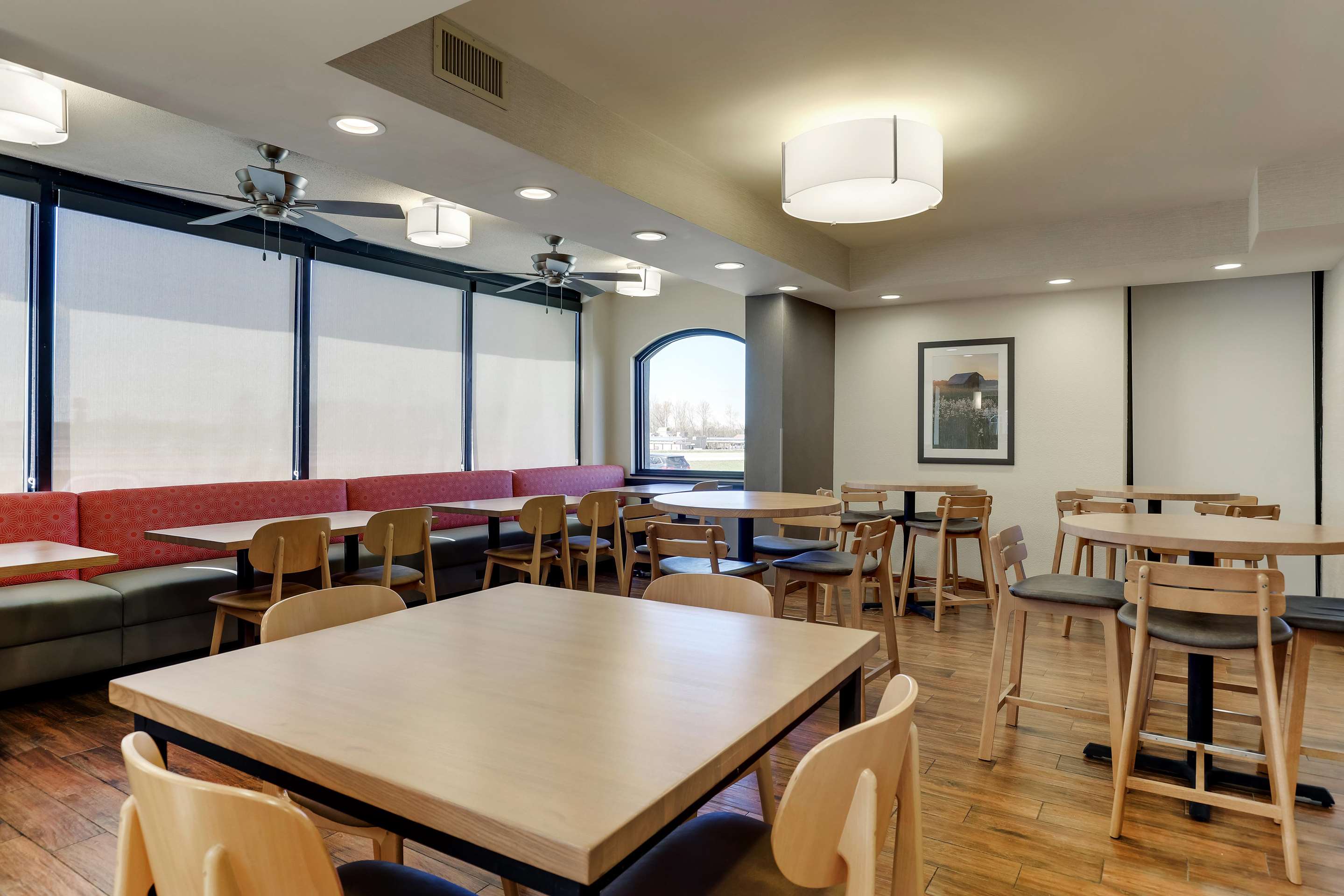 Dining Area | Drury Inn Marion