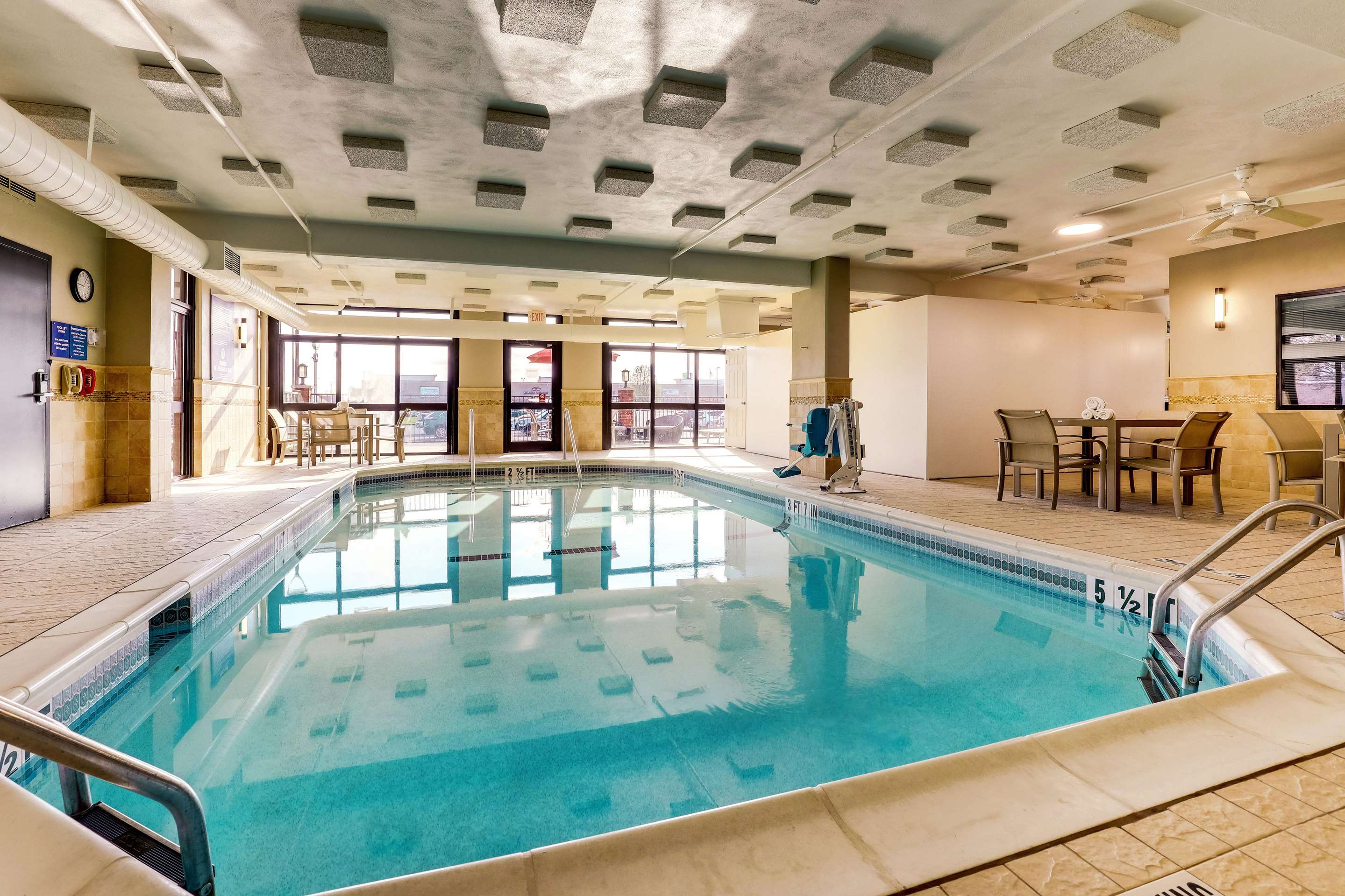 Pool | Drury Inn Marion