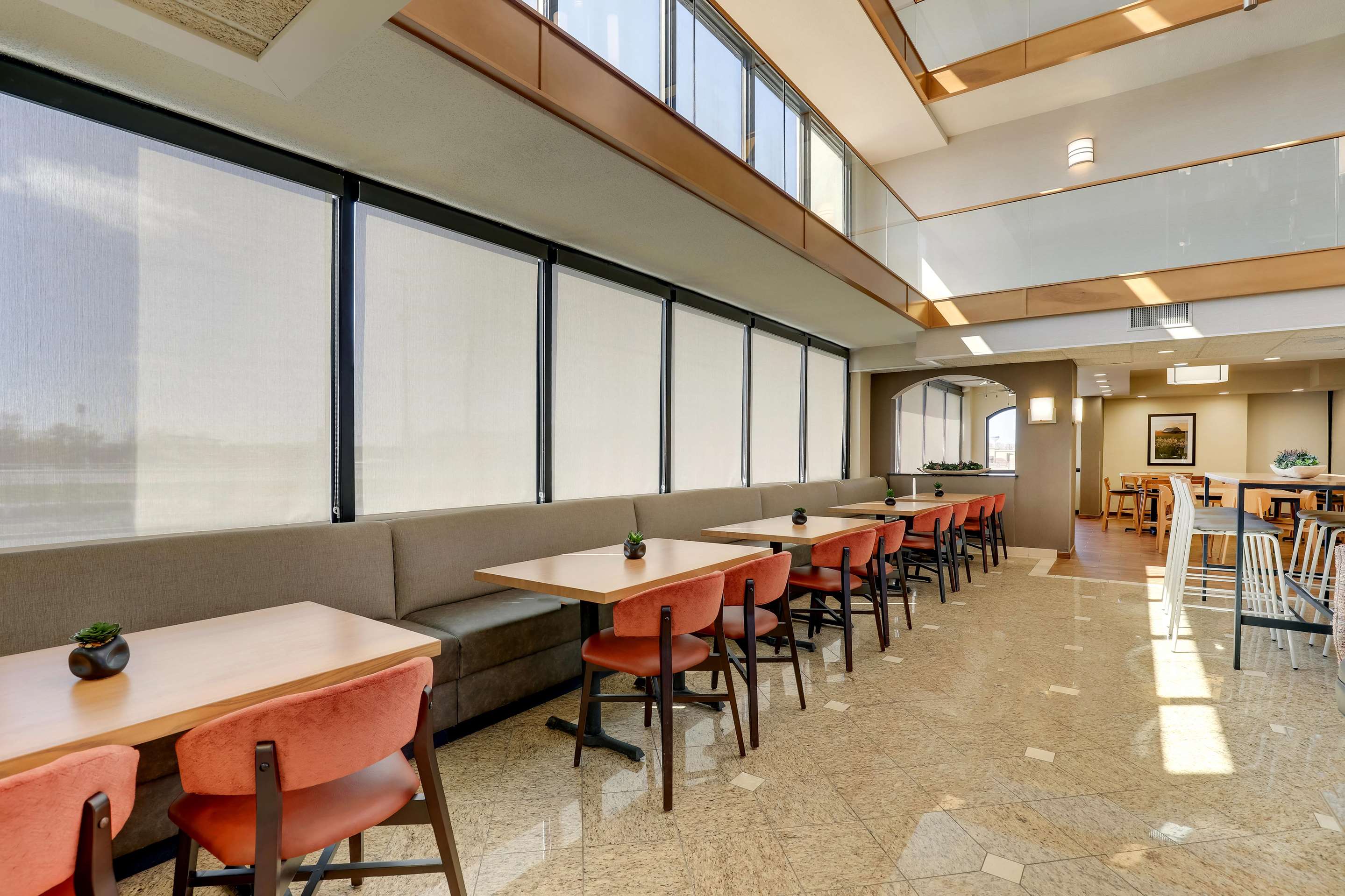 Lobby | Drury Inn Marion