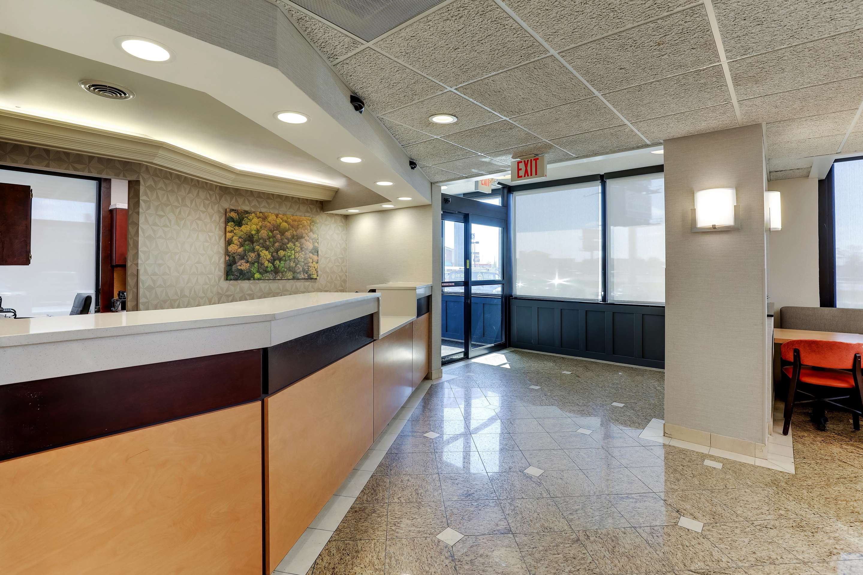 Front Desk | Drury Inn Marion