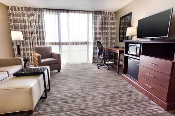  - Drury Inn & Suites Airport Kansas City - I-29, Exit 10