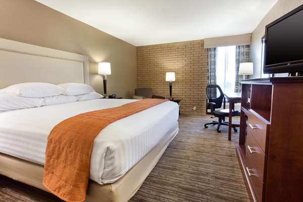  - Drury Inn & Suites Airport Kansas City - I-29, Exit 10