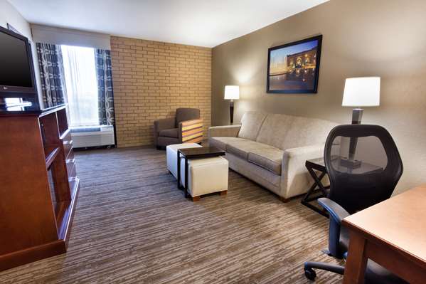 - Drury Inn & Suites Airport Kansas City - I-29, Exit 10