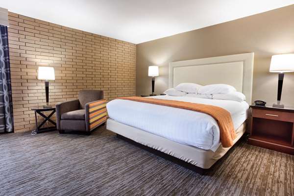  - Drury Inn & Suites Airport Kansas City - I-29, Exit 10