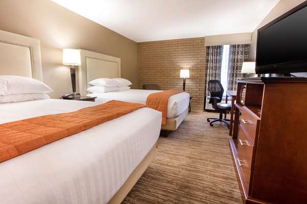  - Drury Inn & Suites Airport Kansas City - I-29, Exit 10