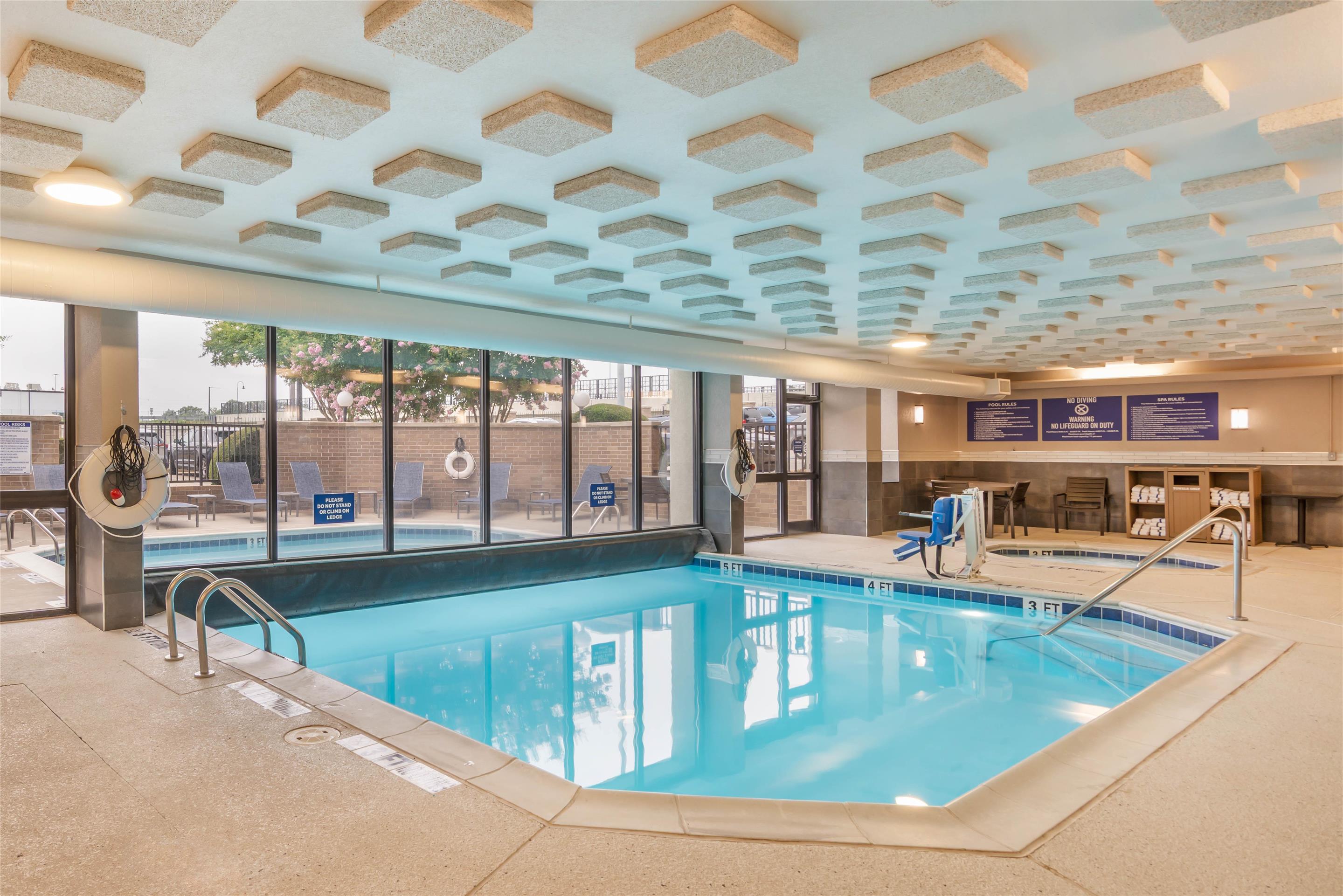 Pool | Drury Inn & Suites Atlanta Morrow