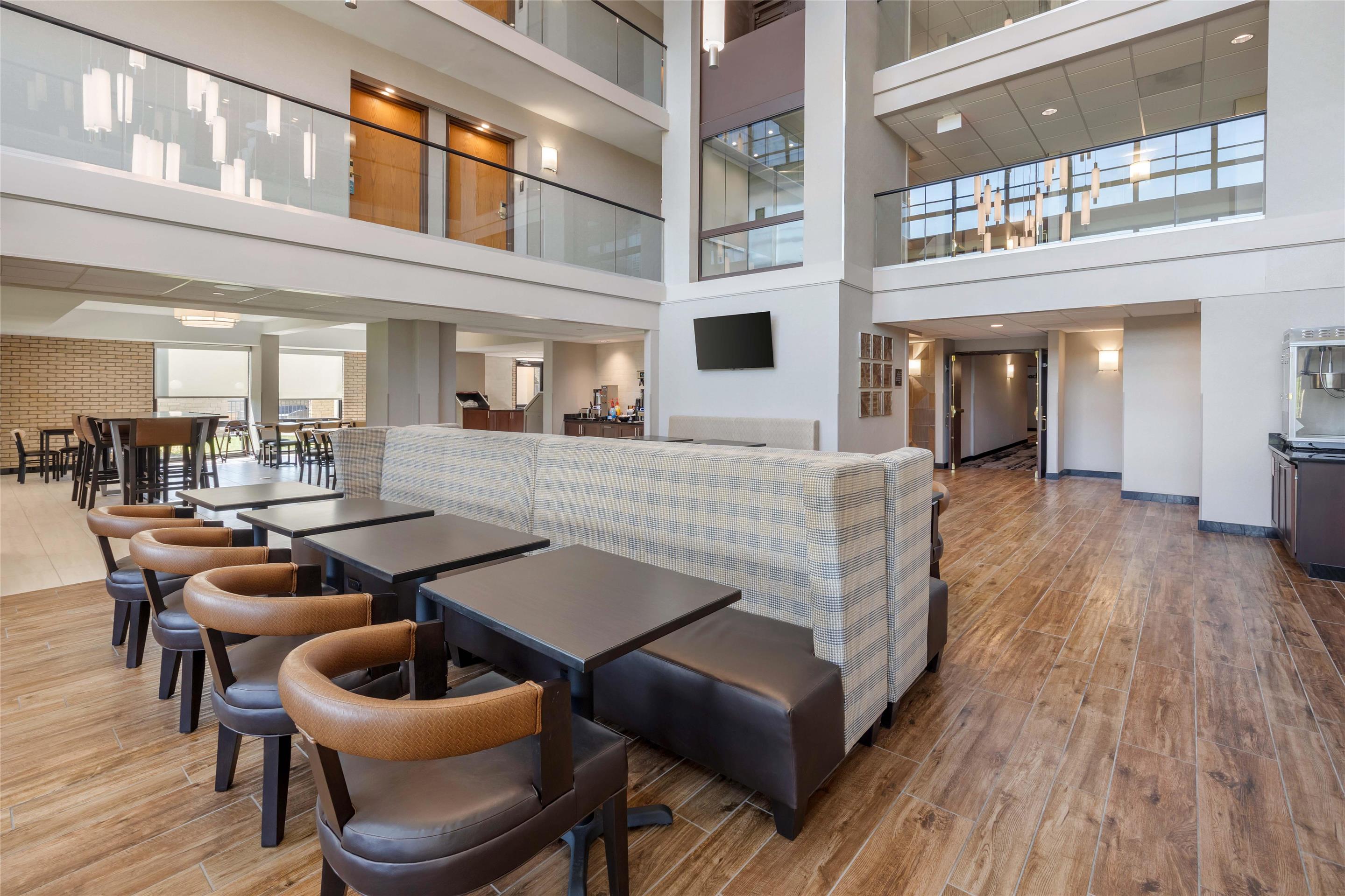 Lobby | Drury Inn & Suites Paducah