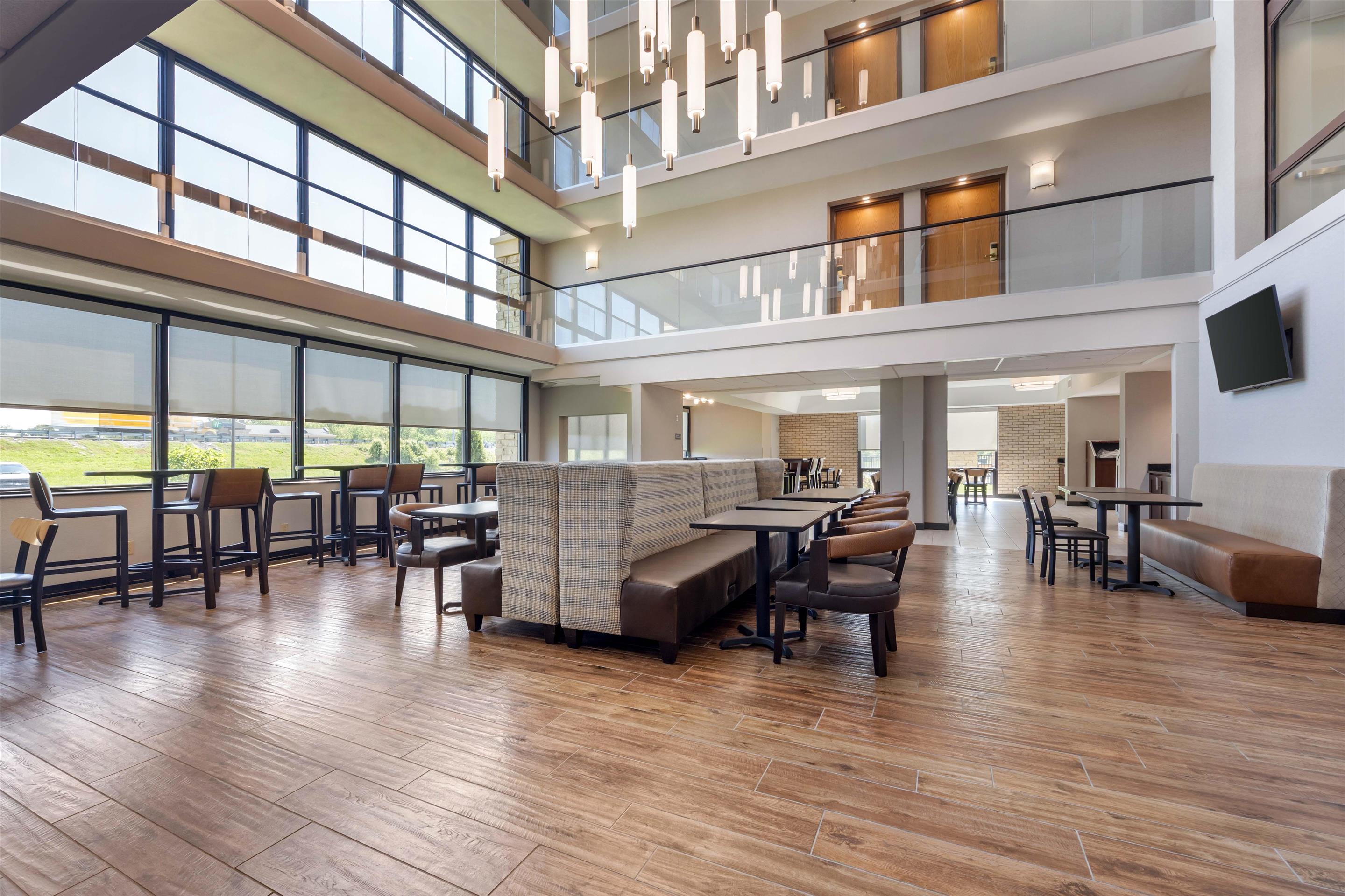 Lobby | Drury Inn & Suites Paducah