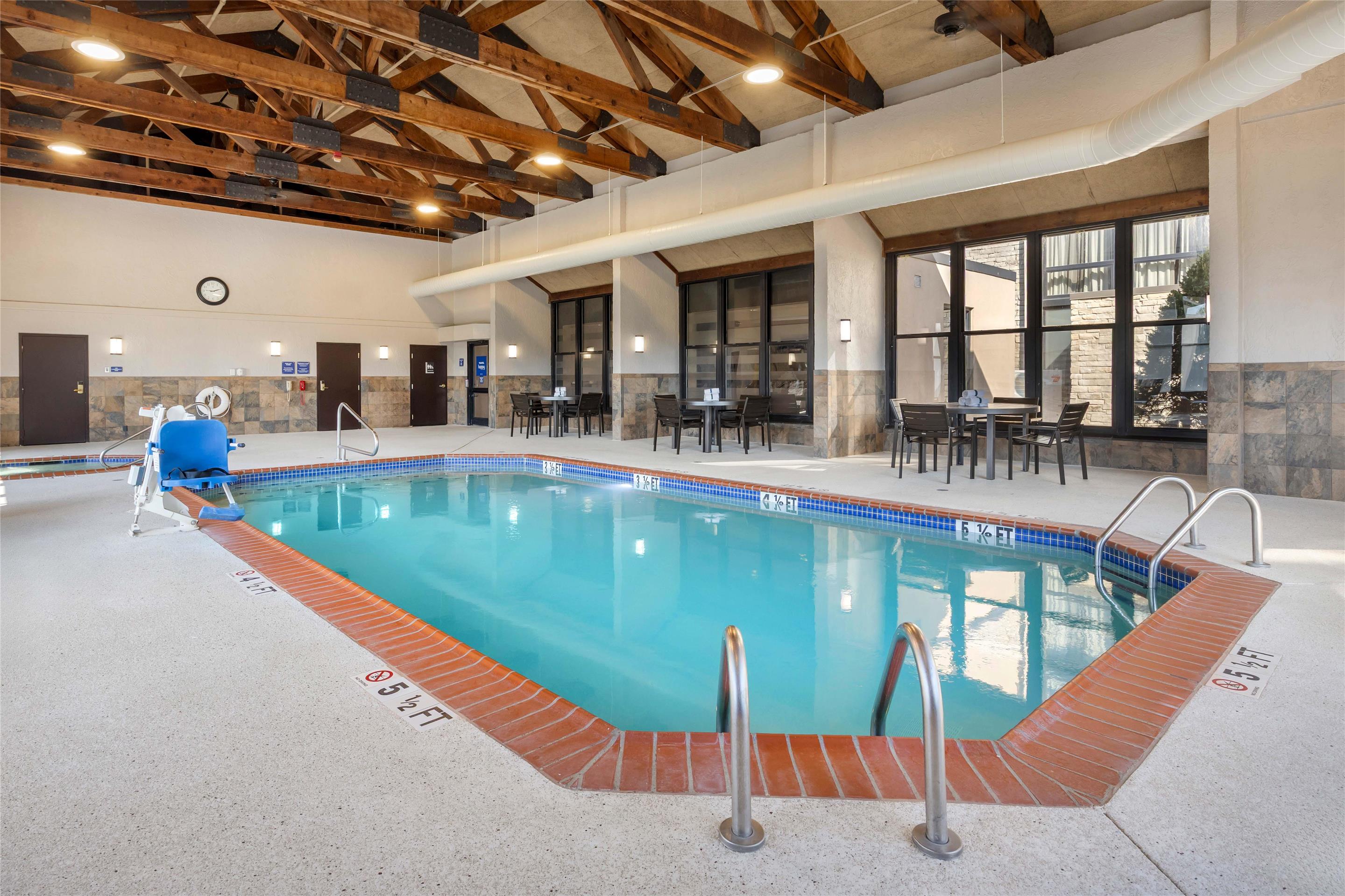 Pool | Drury Inn & Suites Paducah
