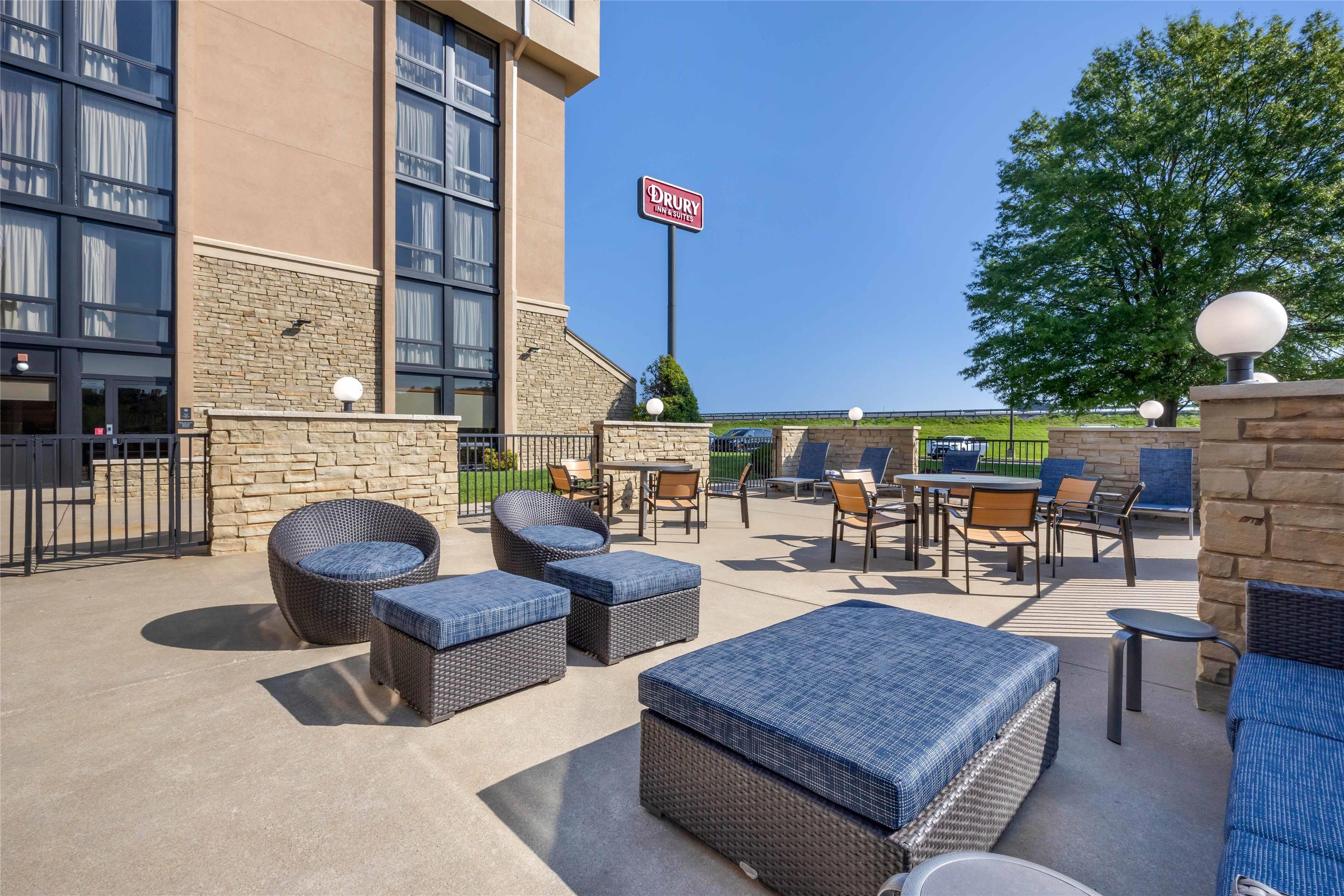 Patio | Drury Inn & Suites Paducah