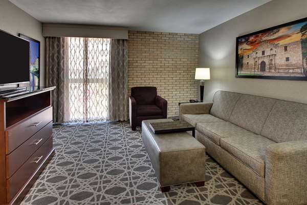 Suite - Drury Inn & Suites Airport San Antonio