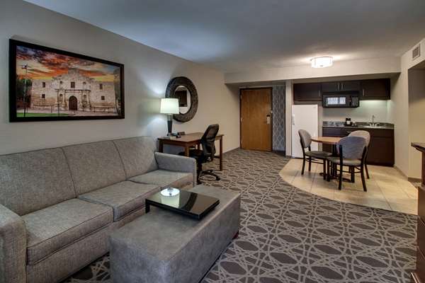 Suite - Drury Inn & Suites Airport San Antonio