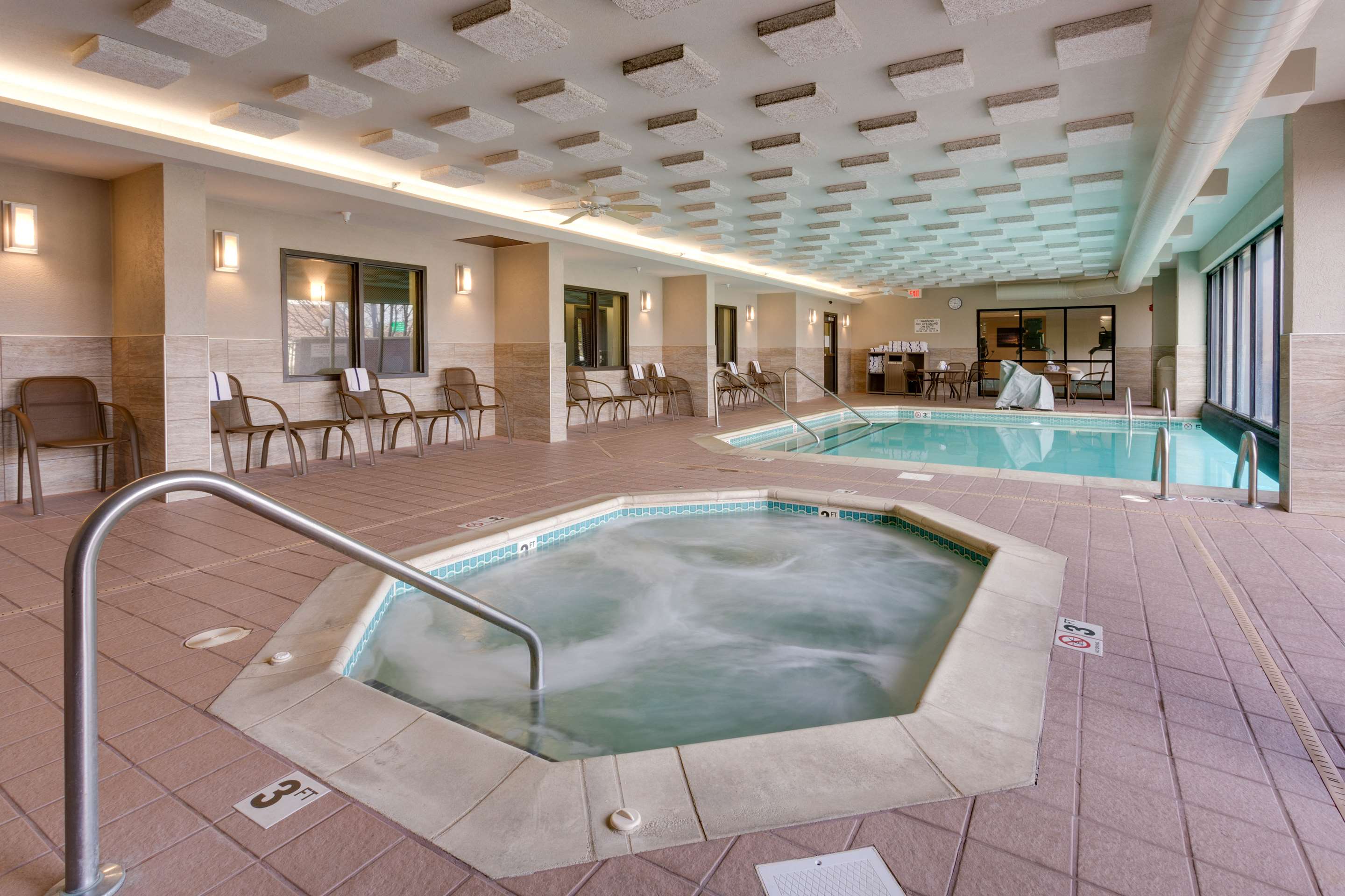pool | Drury Inn & Suites Overland Park