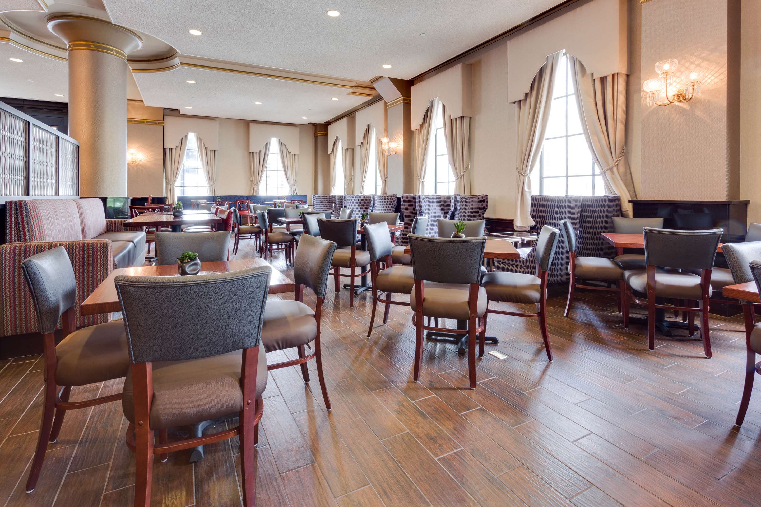 Dining Space | Drury Plaza Hotel St. Louis at the Arch