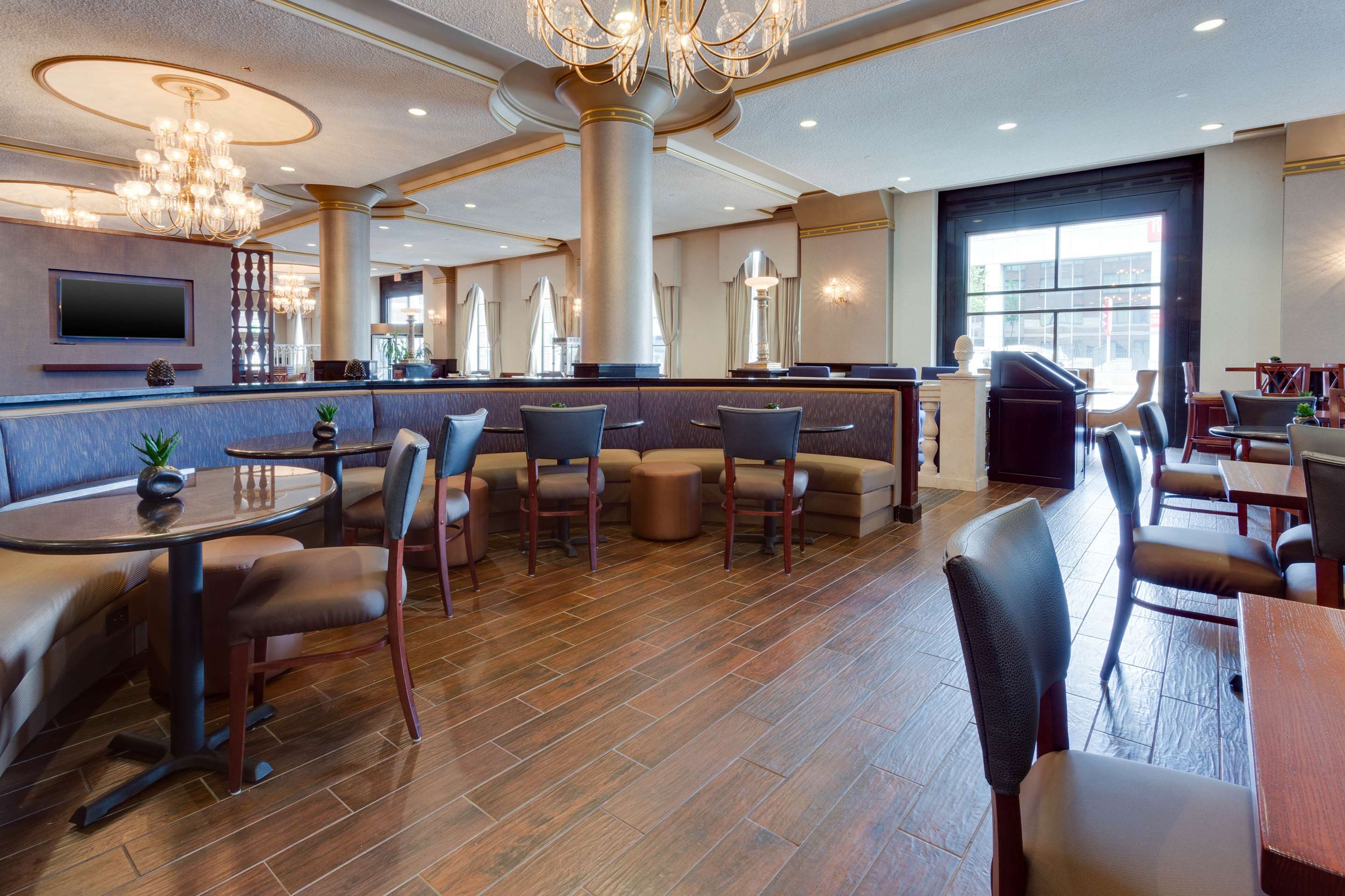 Dining Space | Drury Plaza Hotel St. Louis at the Arch