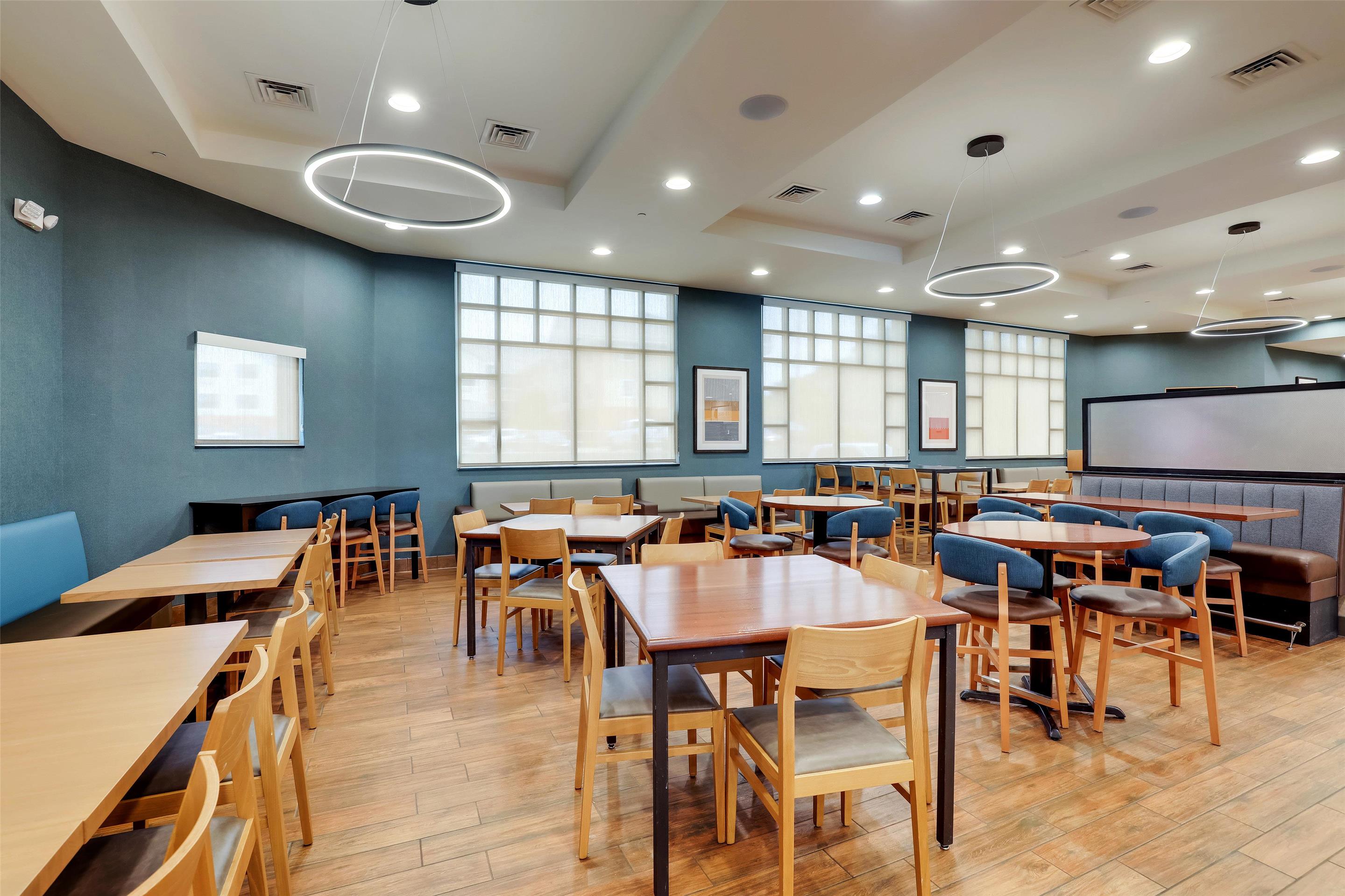 Dining Area | Drury Inn & Suites Dayton North