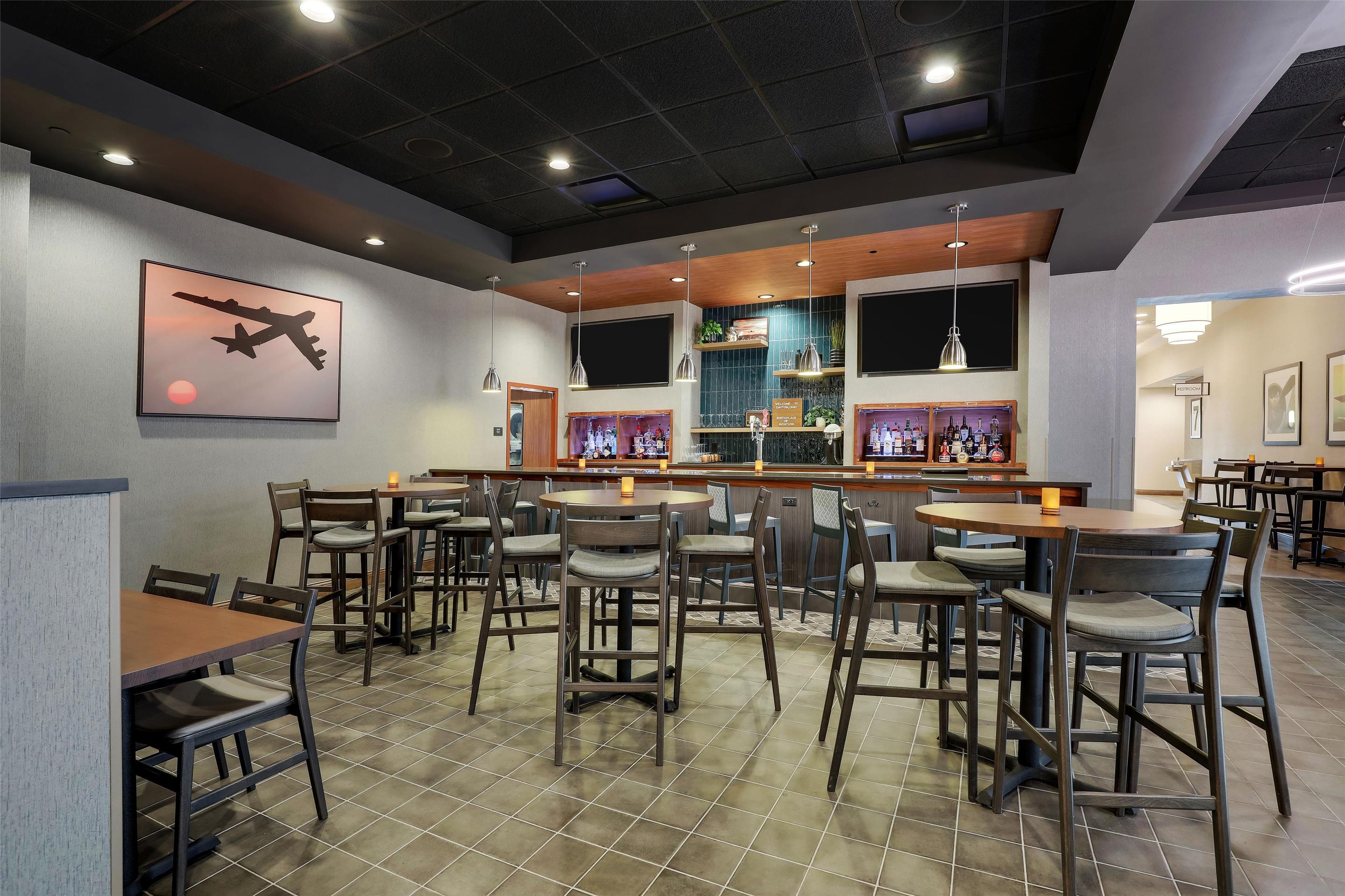 Kitchen Bar | Drury Inn & Suites Dayton North