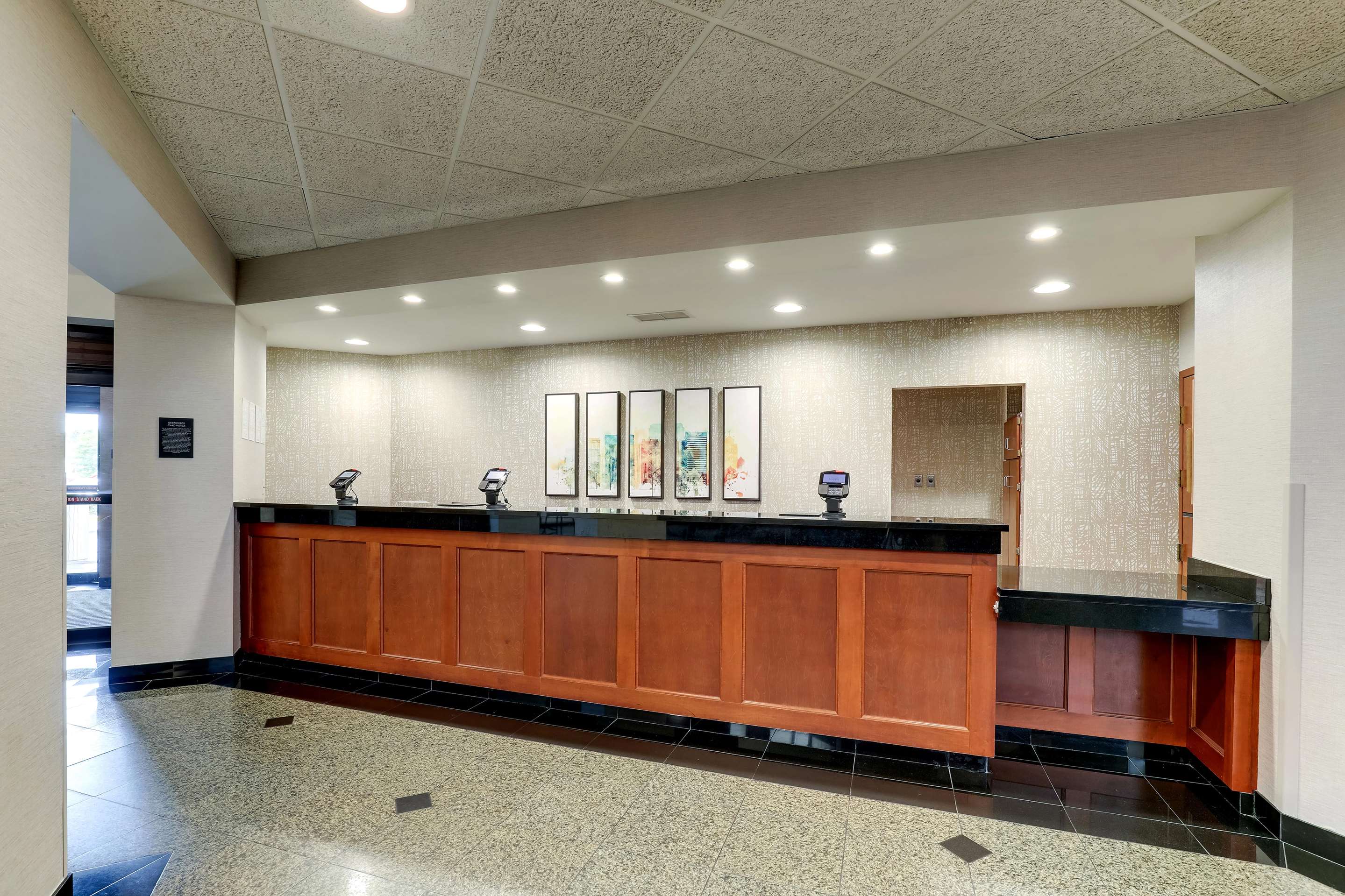 Front Desk | Drury Inn & Suites Birmingham Lakeshore Drive