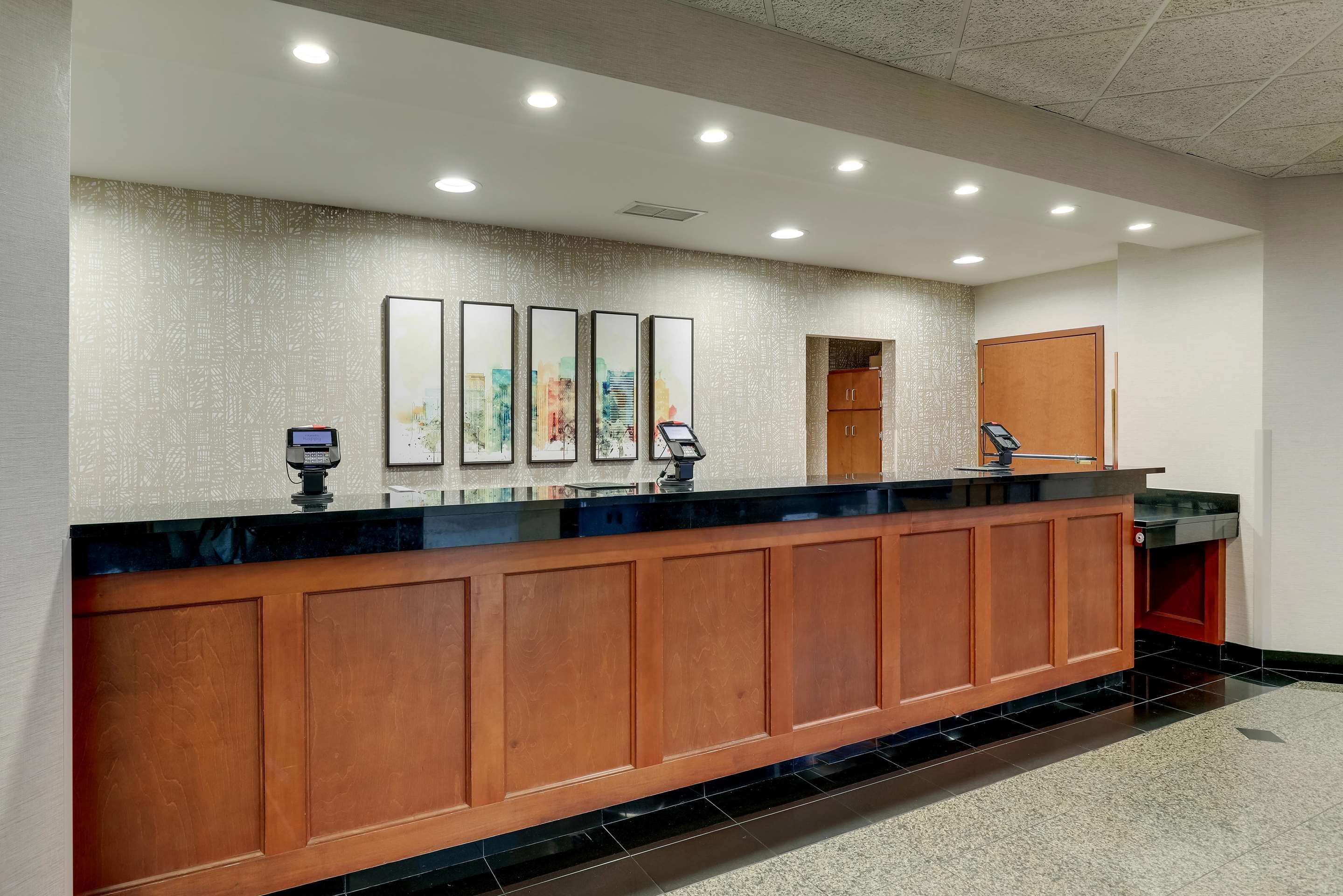 Front Desk | Drury Inn & Suites Birmingham Lakeshore Drive