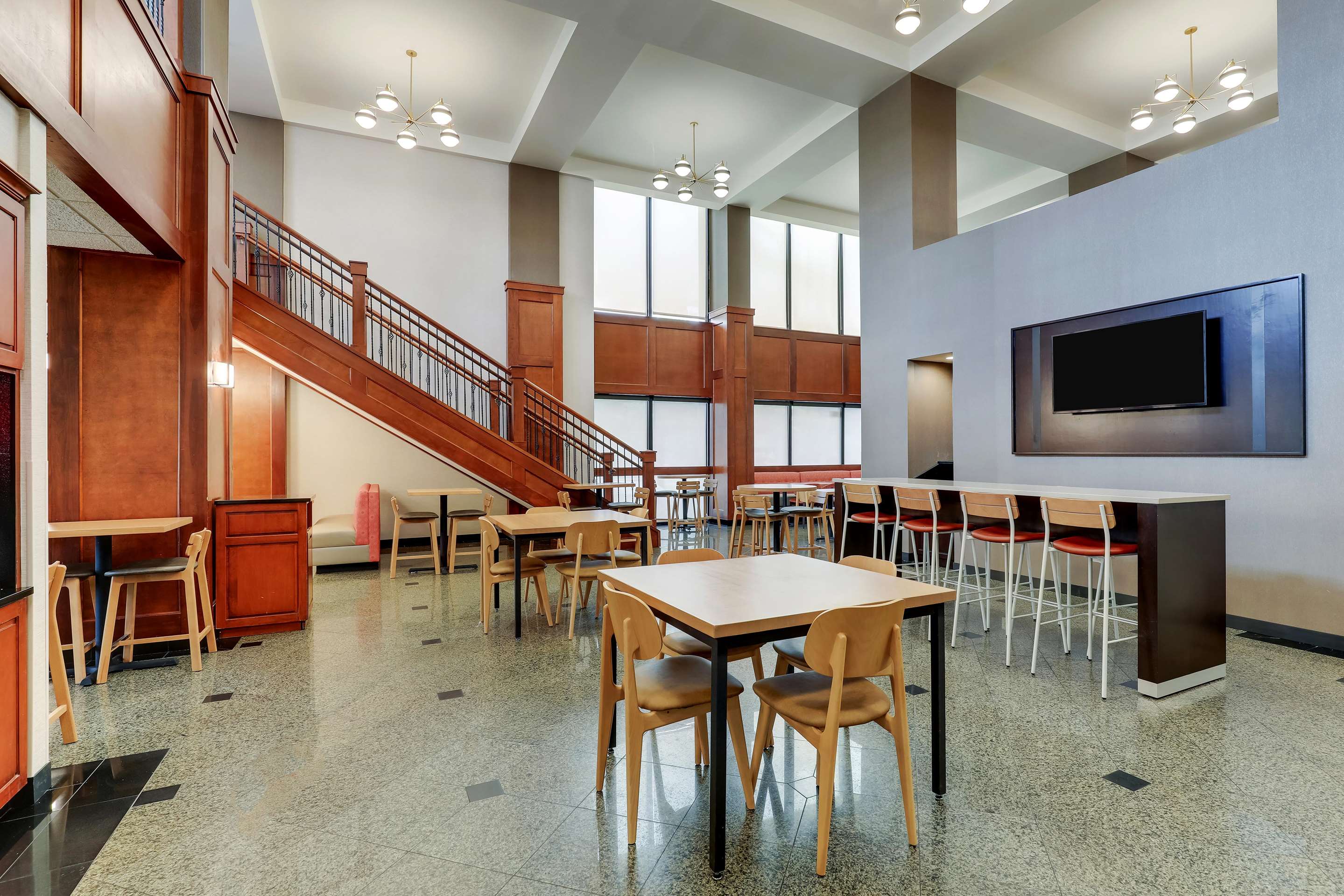 Dining Area | Drury Inn & Suites Birmingham Lakeshore Drive