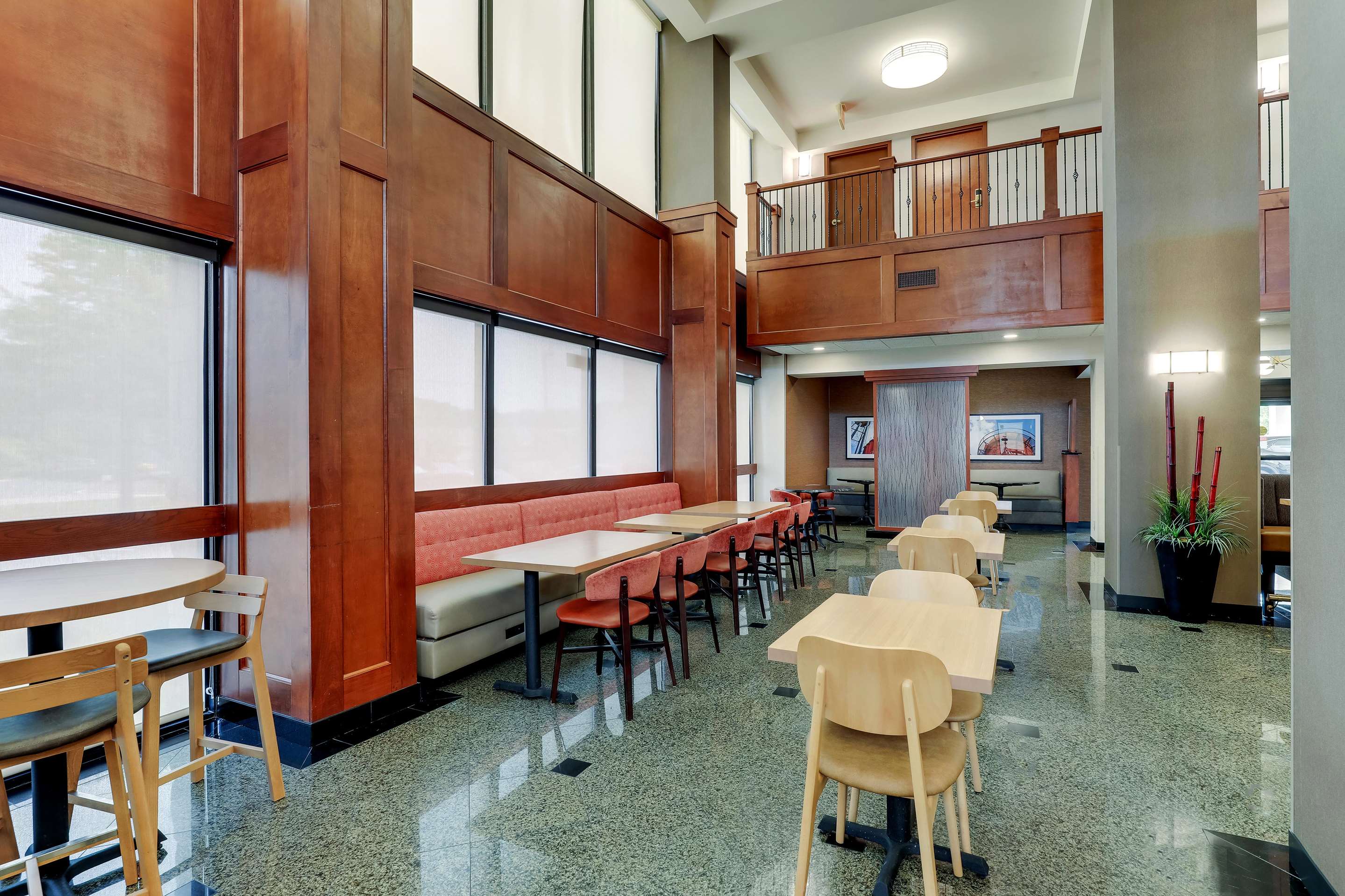 Dining Area | Drury Inn & Suites Birmingham Lakeshore Drive