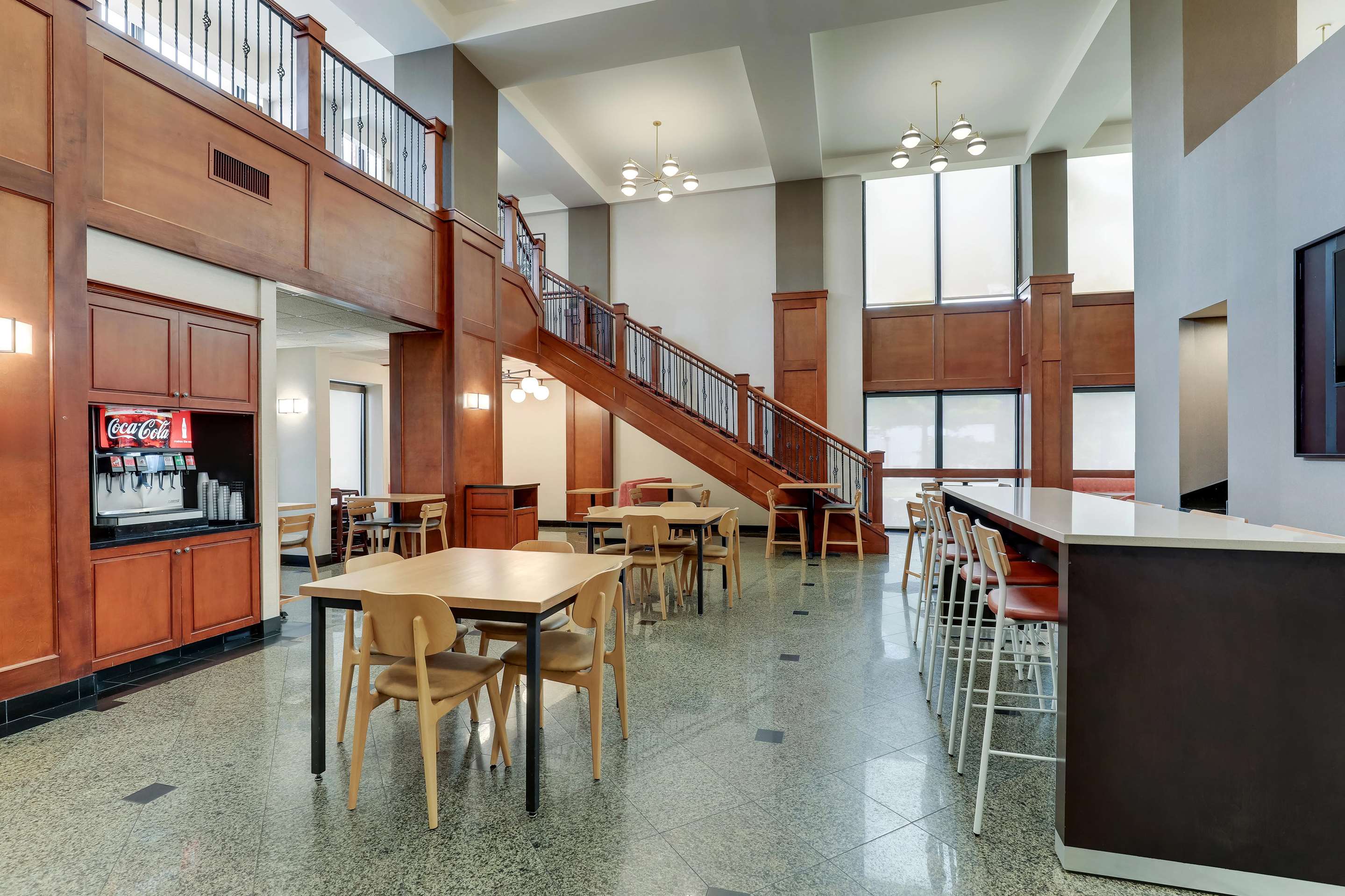 Dining Area | Drury Inn & Suites Birmingham Lakeshore Drive